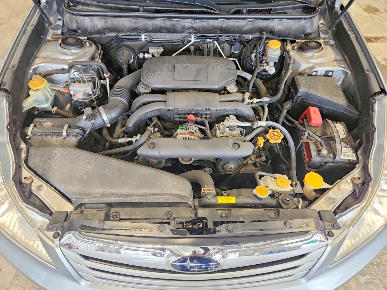 2011 Subaru Outback 2.5i Silver vin: 4S4BRCACXB3390790