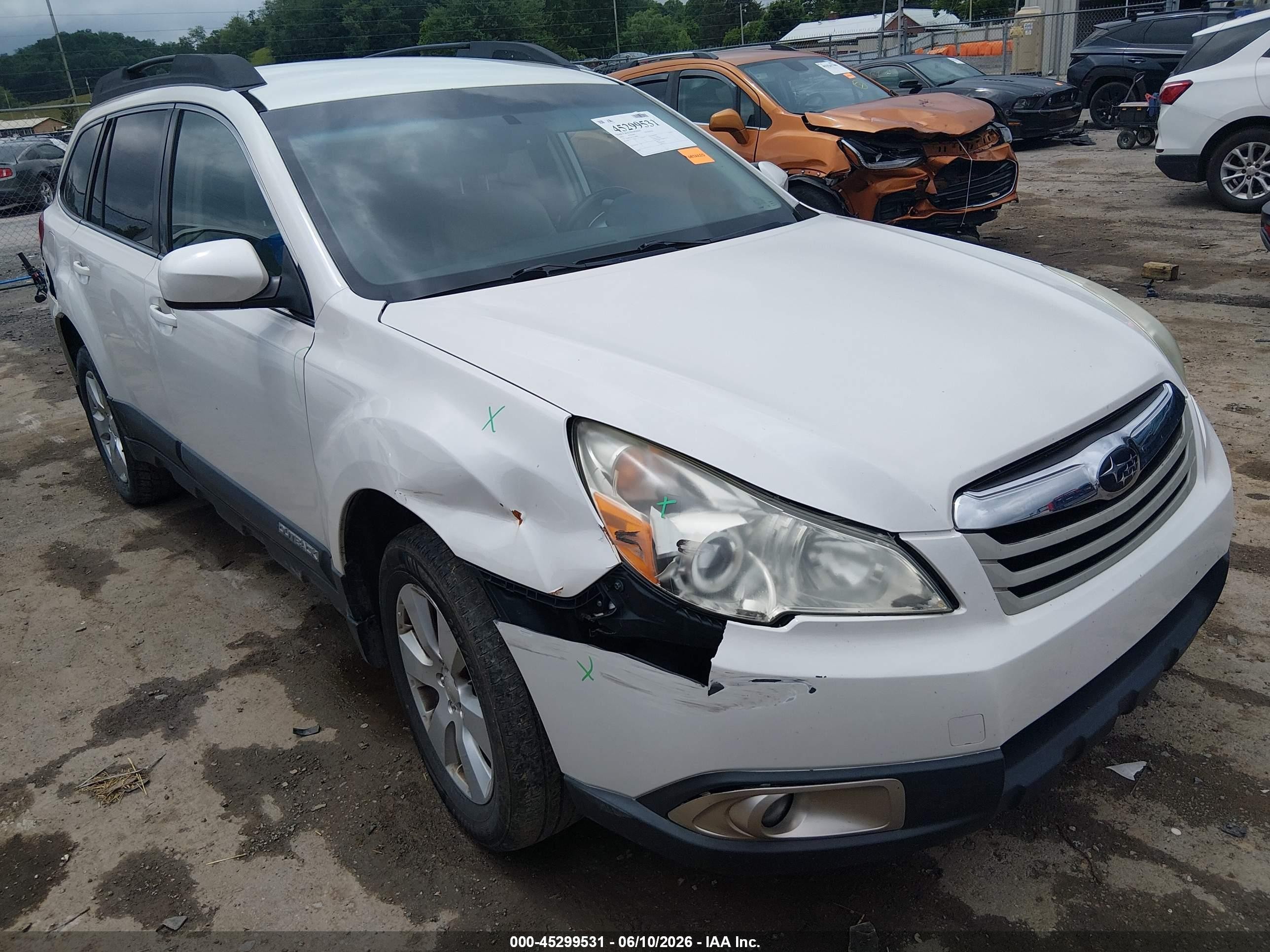 2012 Subaru Outback 2.5i Premium White vin: 4S4BRCBC1C3298886