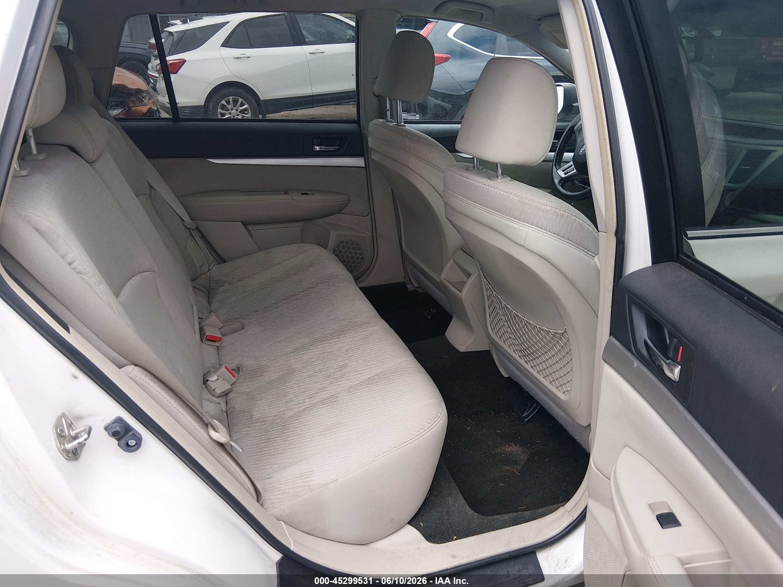 2012 Subaru Outback 2.5i Premium White vin: 4S4BRCBC1C3298886