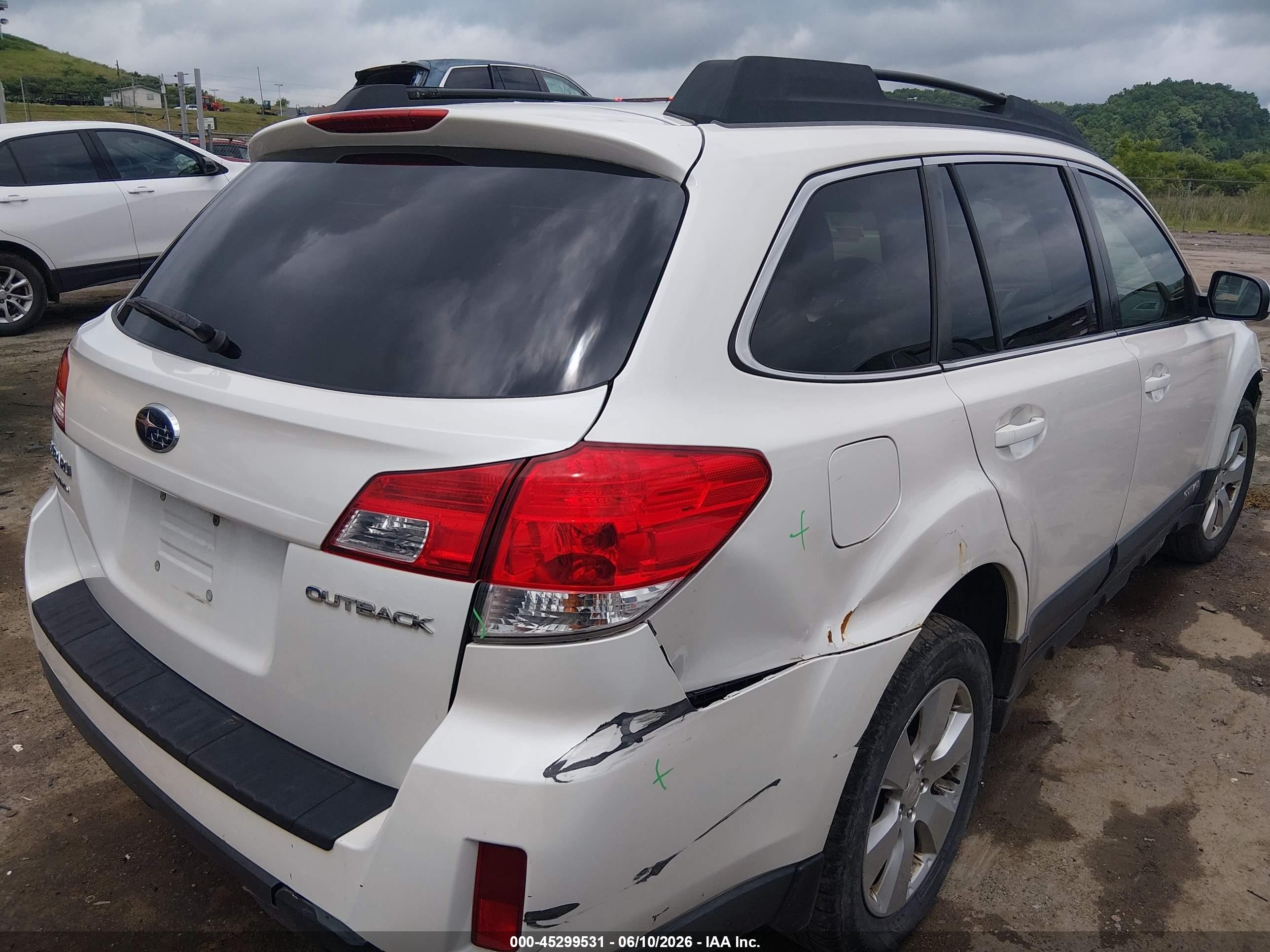 2012 Subaru Outback 2.5i Premium White vin: 4S4BRCBC1C3298886