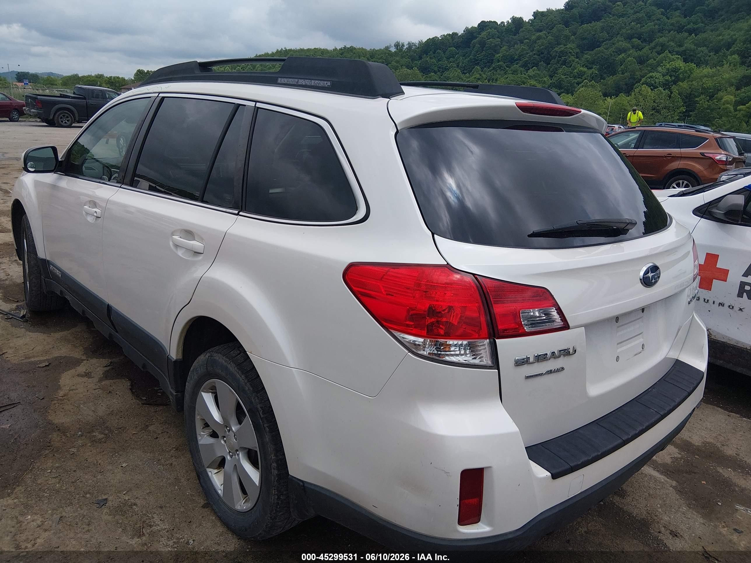2012 Subaru Outback 2.5i Premium White vin: 4S4BRCBC1C3298886