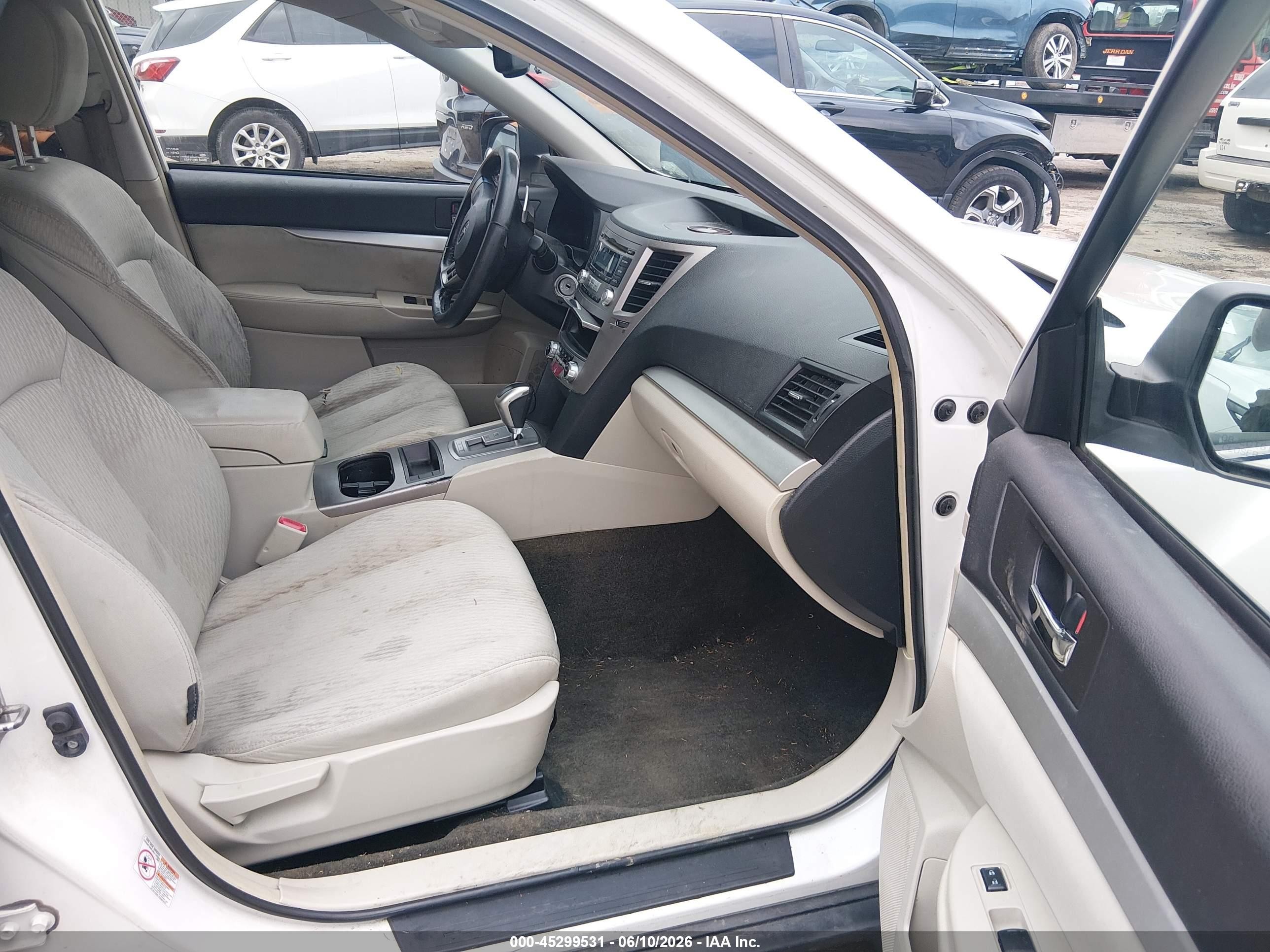 2012 Subaru Outback 2.5i Premium White vin: 4S4BRCBC1C3298886