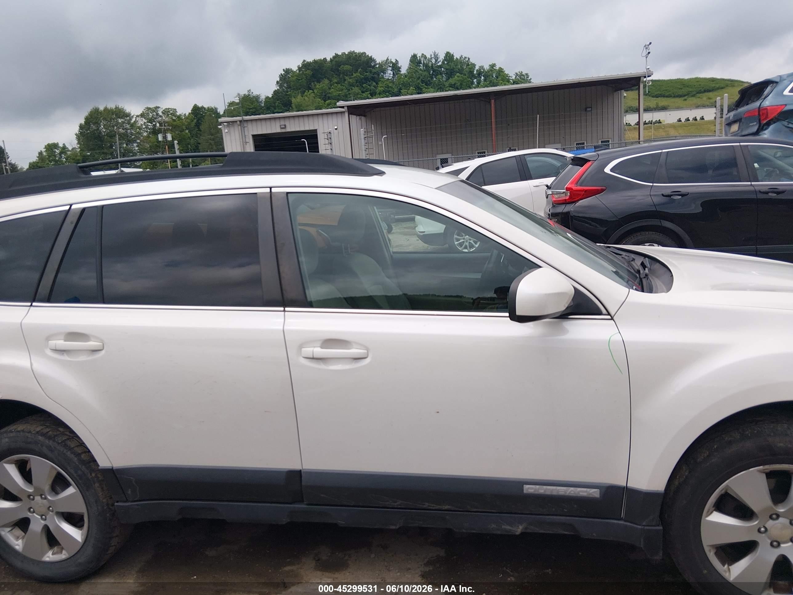2012 Subaru Outback 2.5i Premium White vin: 4S4BRCBC1C3298886