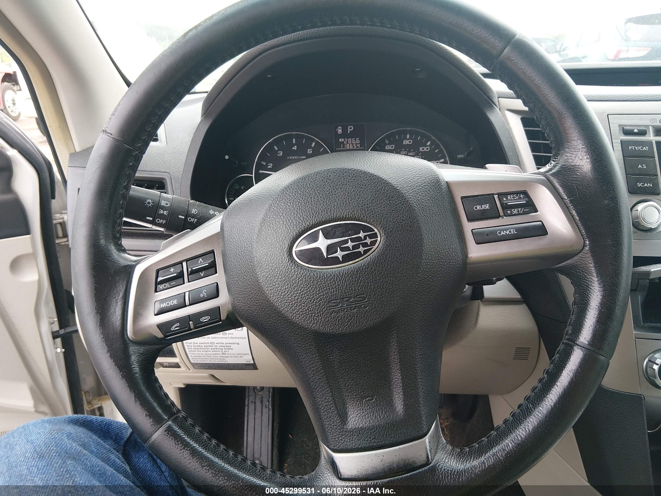 2012 Subaru Outback 2.5i Premium White vin: 4S4BRCBC1C3298886