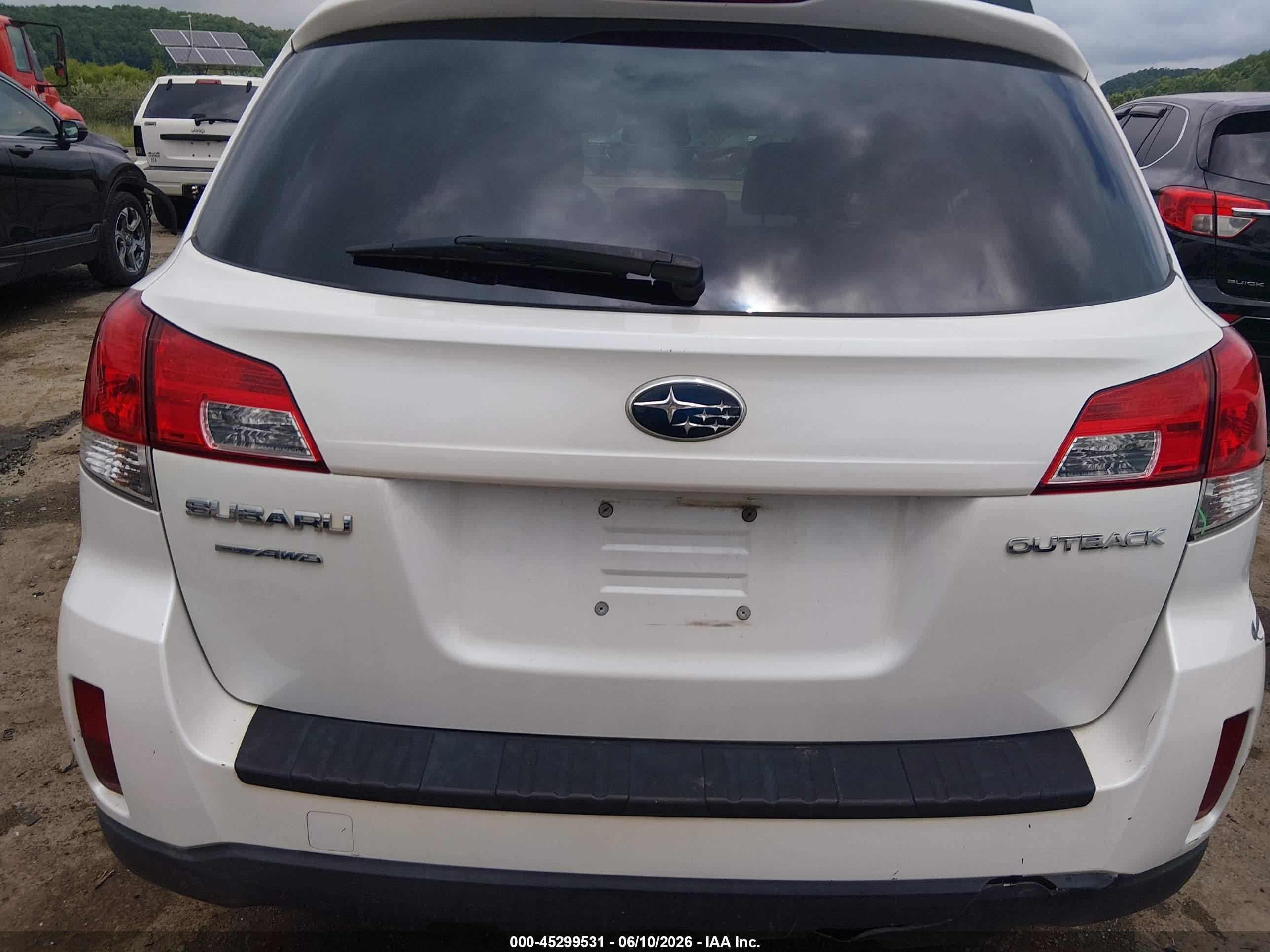 2012 Subaru Outback 2.5i Premium White vin: 4S4BRCBC1C3298886