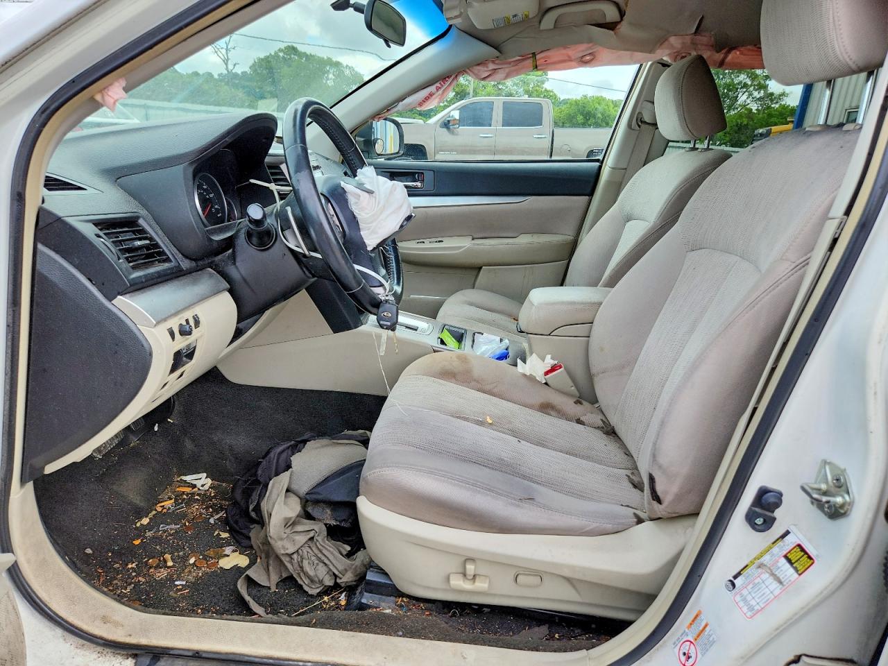 2013 Subaru Outback 2.5i Premium White vin: 4S4BRCBC1D3264951