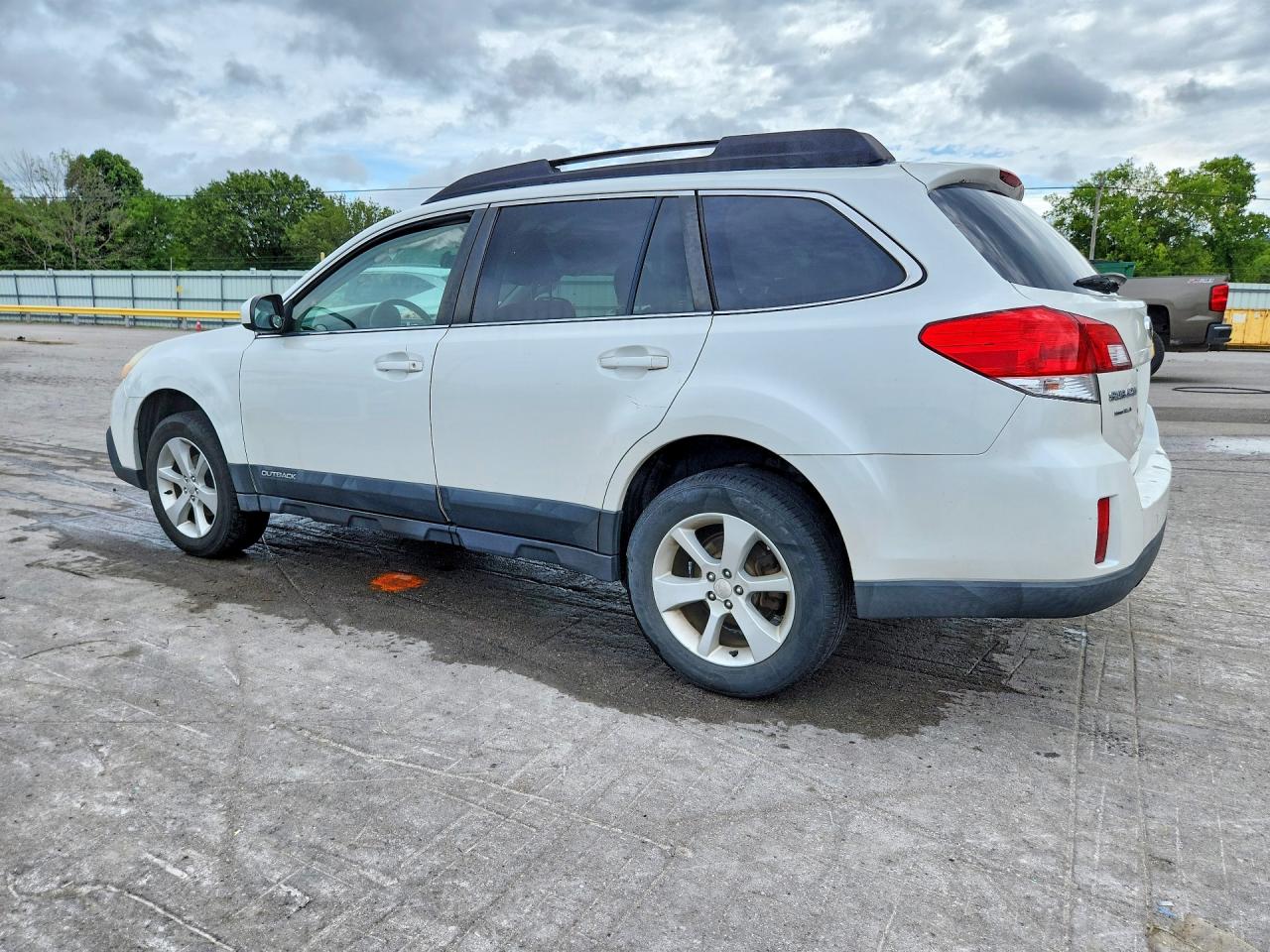 2013 Subaru Outback 2.5i Premium White vin: 4S4BRCBC1D3264951
