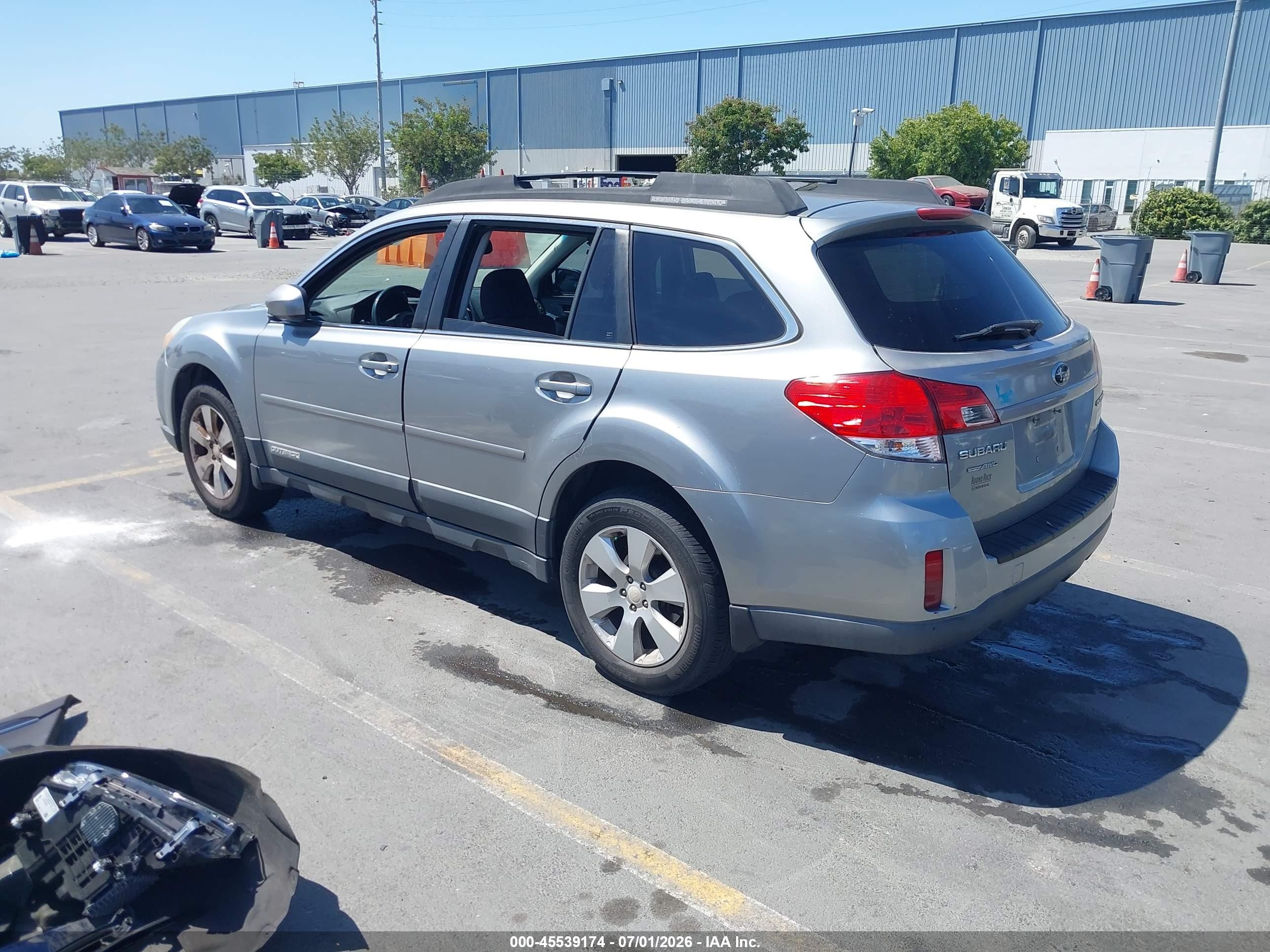 2011 Subaru Outback 2.5i Premium Silver vin: 4S4BRCBC2B3336060