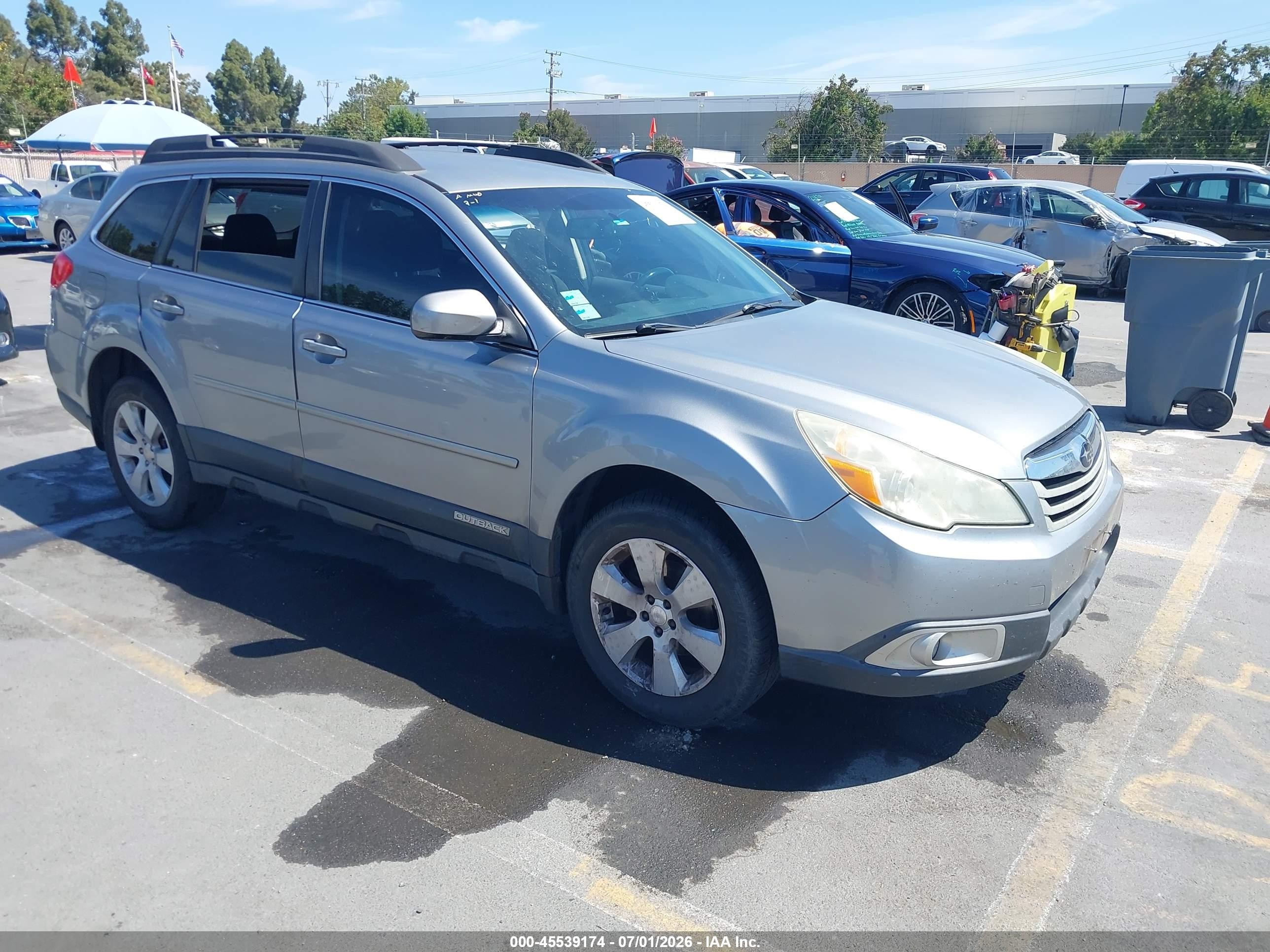 2011 Subaru Outback 2.5i Premium Silver vin: 4S4BRCBC2B3336060