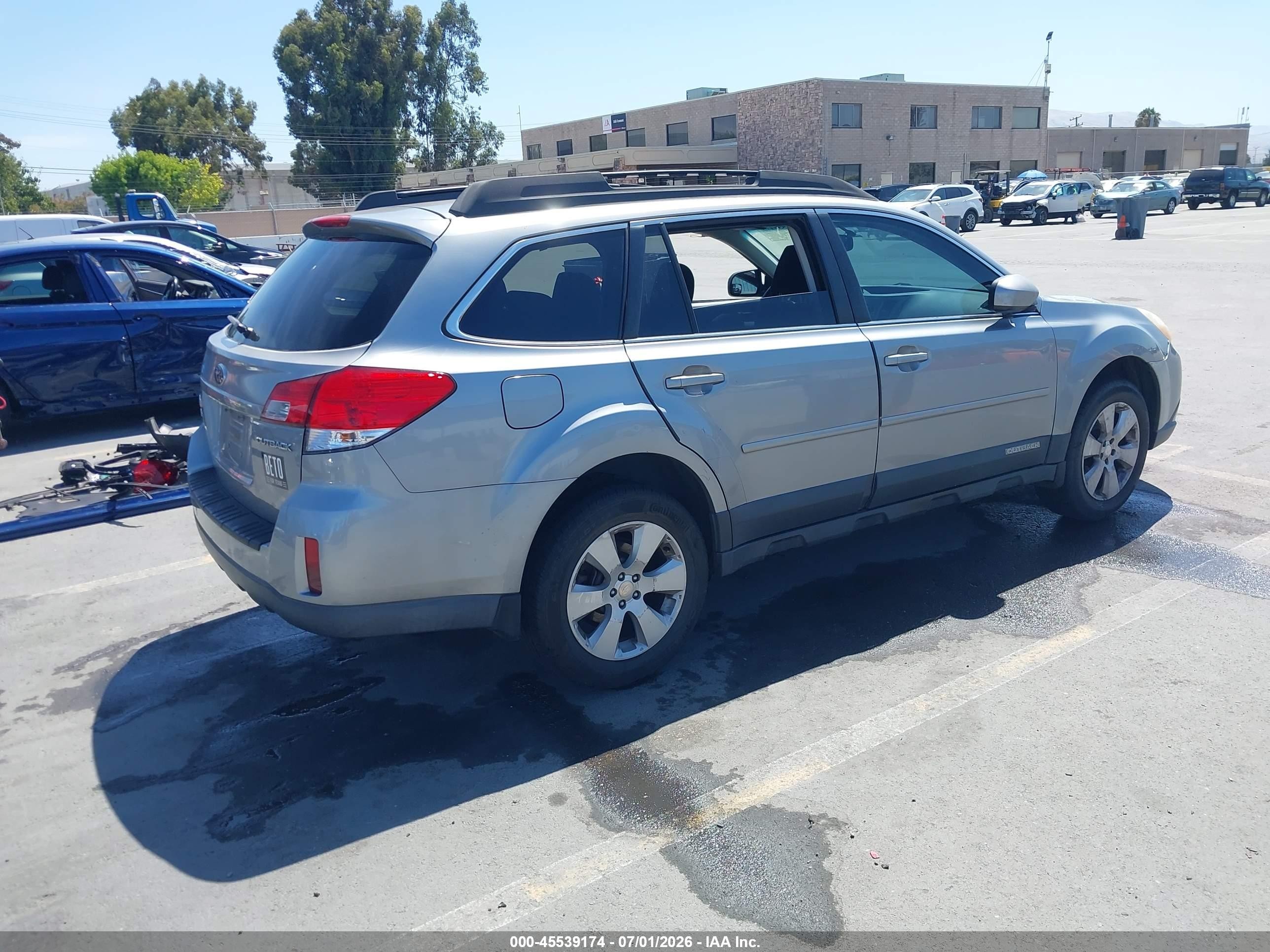 2011 Subaru Outback 2.5i Premium Silver vin: 4S4BRCBC2B3336060