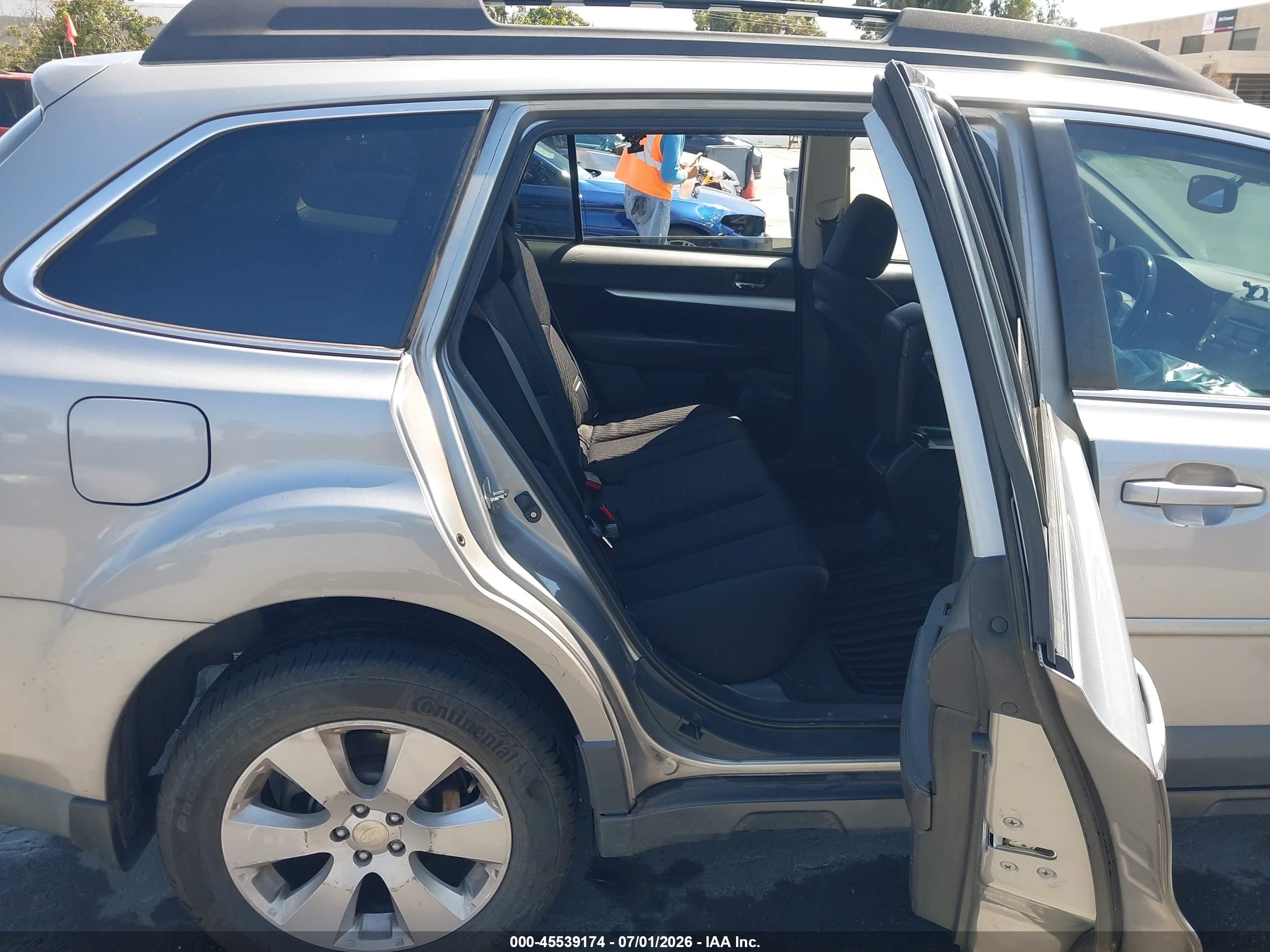 2011 Subaru Outback 2.5i Premium Silver vin: 4S4BRCBC2B3336060