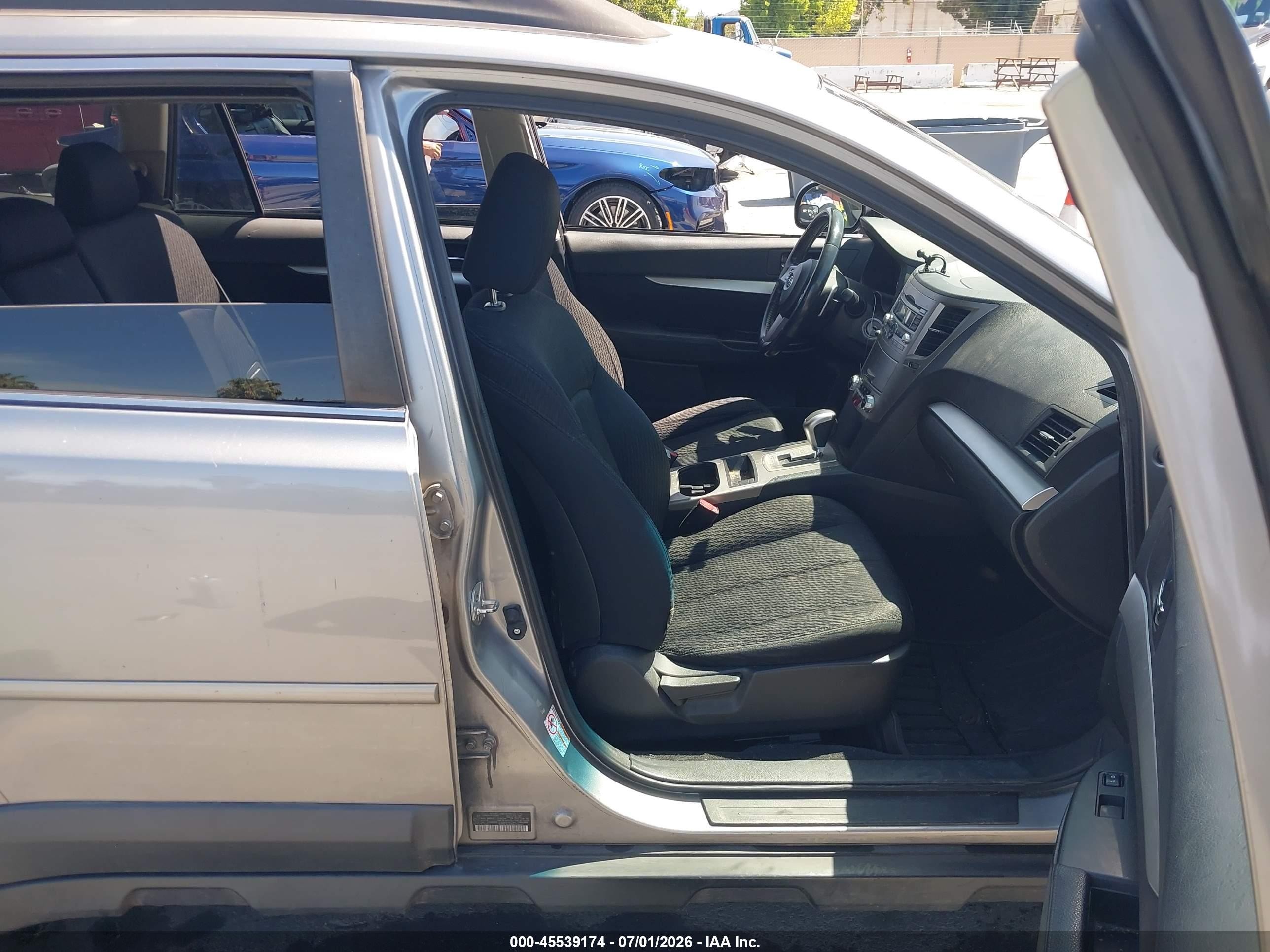 2011 Subaru Outback 2.5i Premium Silver vin: 4S4BRCBC2B3336060