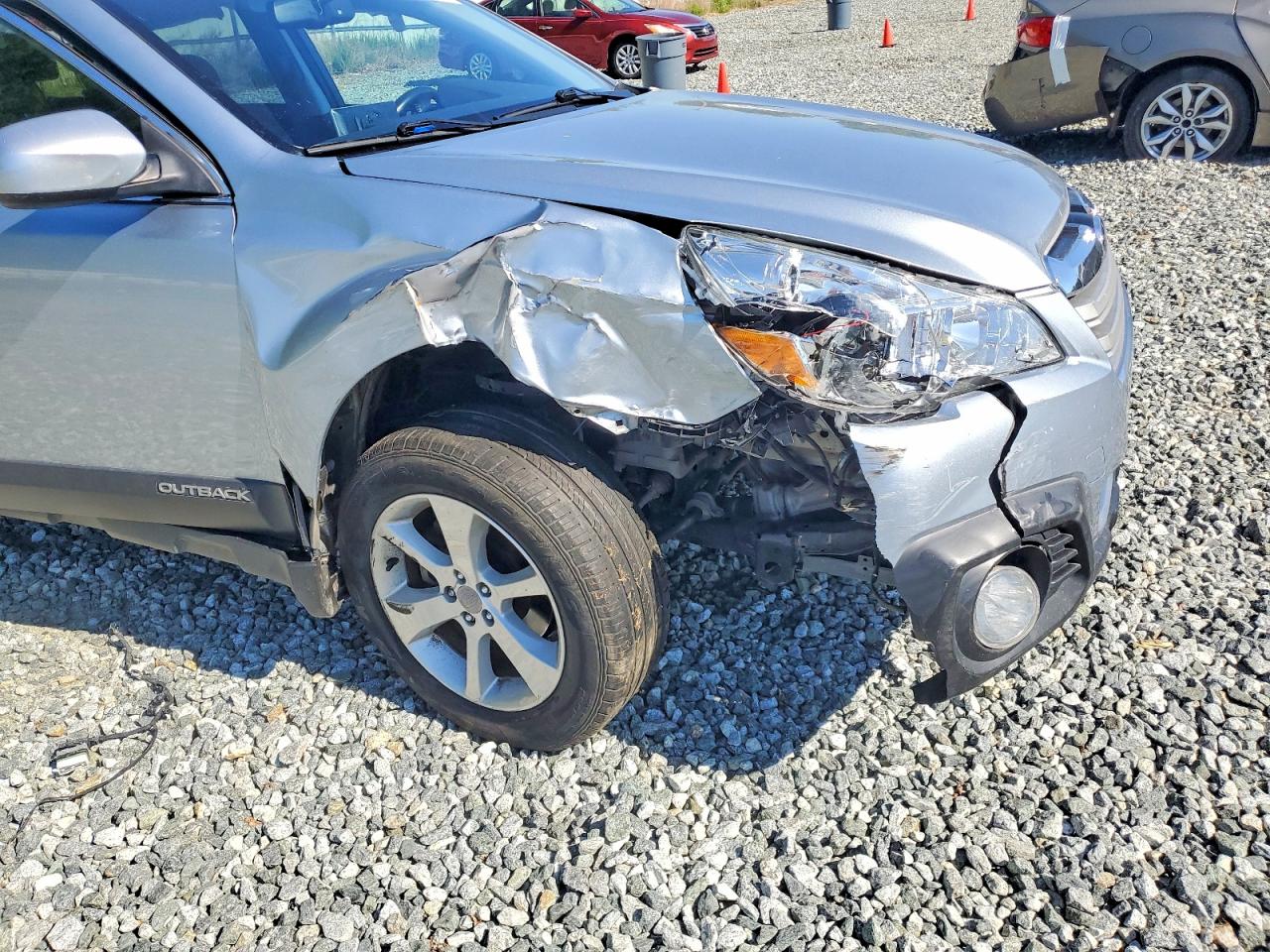 2013 Subaru Outback 2.5i Premium Silver vin: 4S4BRCBC8D3307598