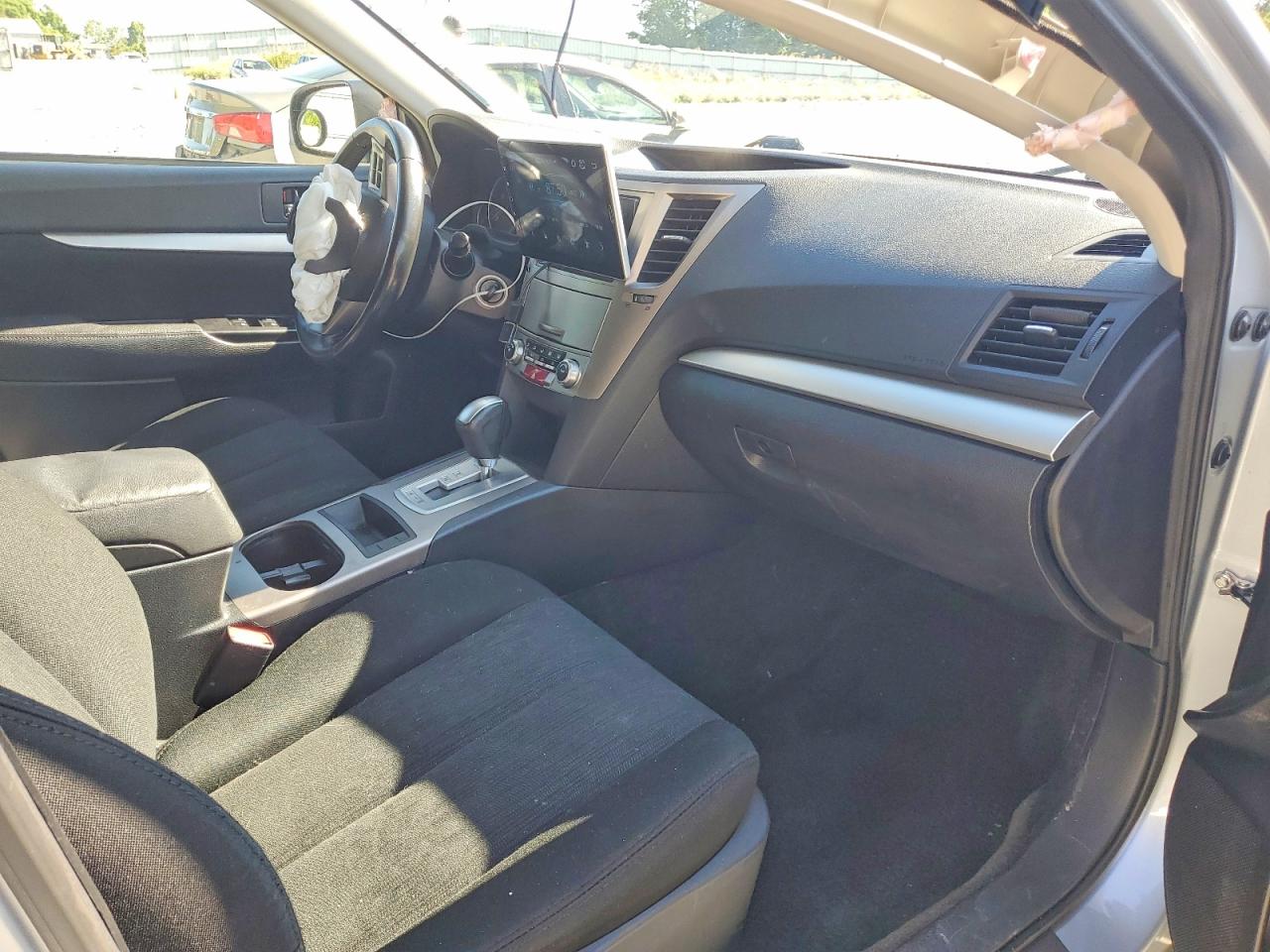 2013 Subaru Outback 2.5i Premium Silver vin: 4S4BRCBC8D3307598
