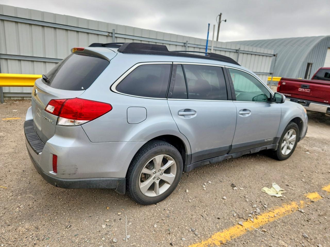 2013 Subaru Outback 2.5i Premium Silver vin: 4S4BRCBCXD3221645