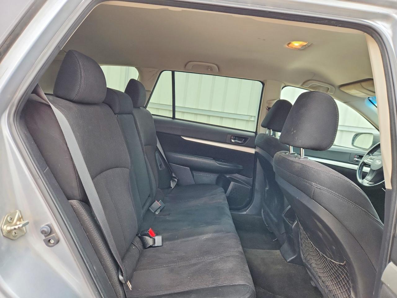 2013 Subaru Outback 2.5i Premium Silver vin: 4S4BRCBCXD3221645