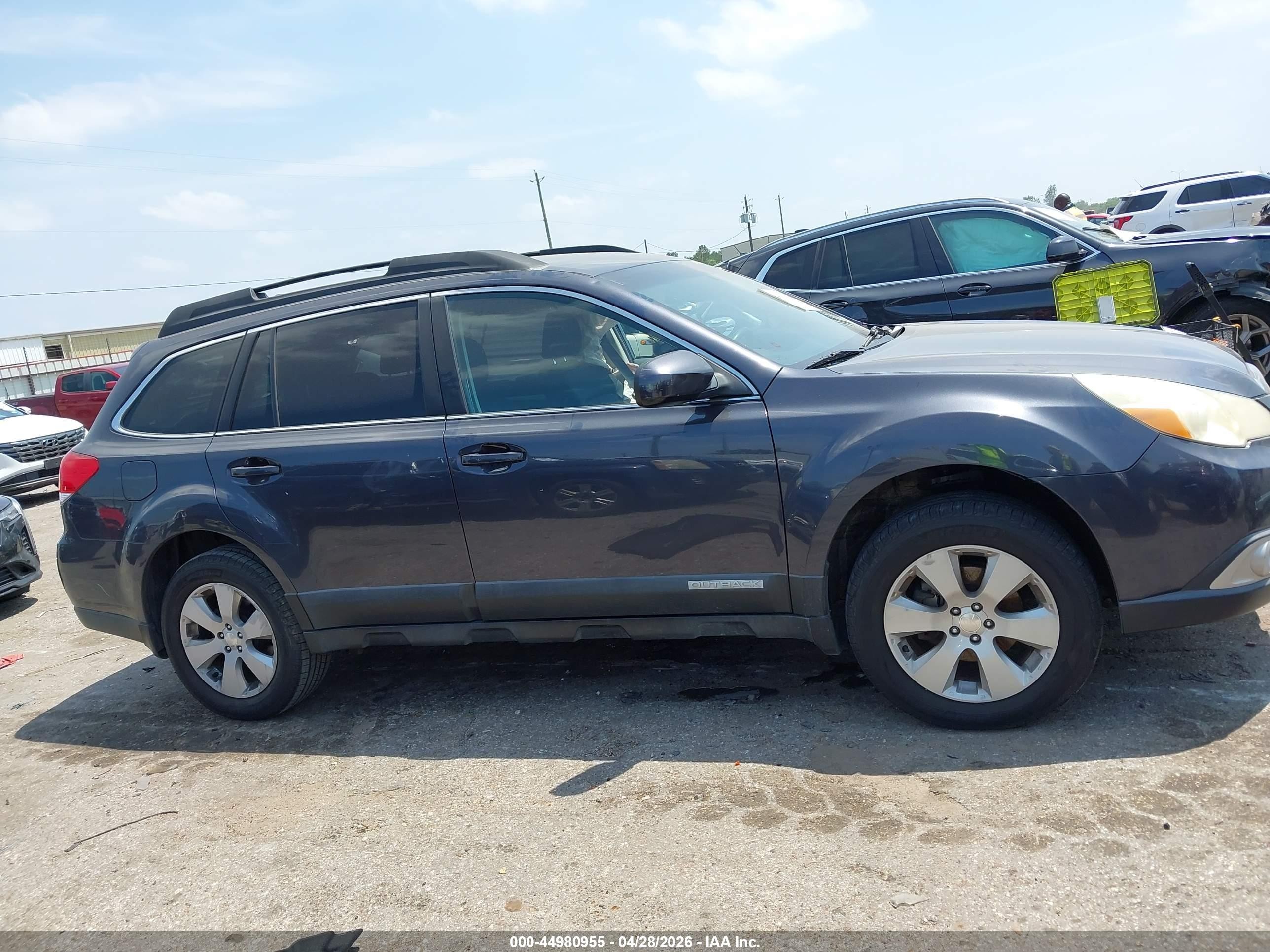 2011 Subaru Outback 2.5i Premium Gray vin: 4S4BRCCC0B3322236