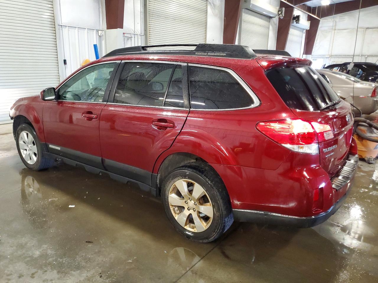 2011 Subaru Outback 2.5i Premium Red vin: 4S4BRCCC0B3369010