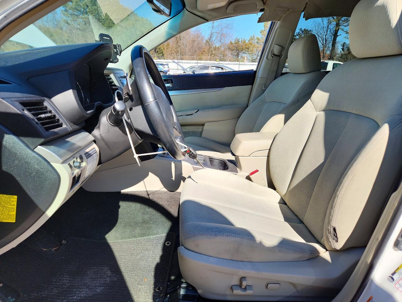 2012 Subaru Outback 2.5i Premium White vin: 4S4BRCCC0C3250245