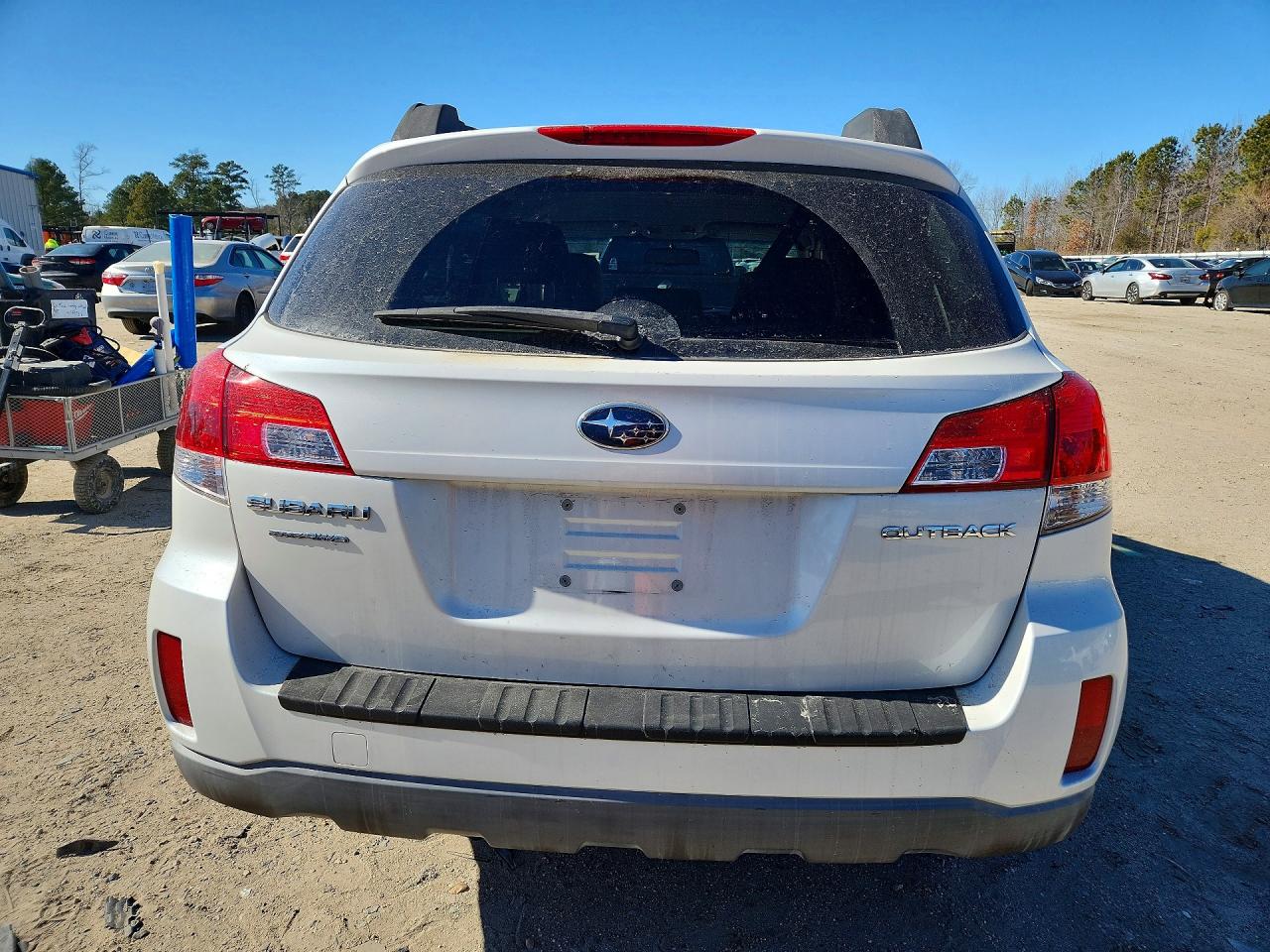 2012 Subaru Outback 2.5i Premium White vin: 4S4BRCCC0C3250245