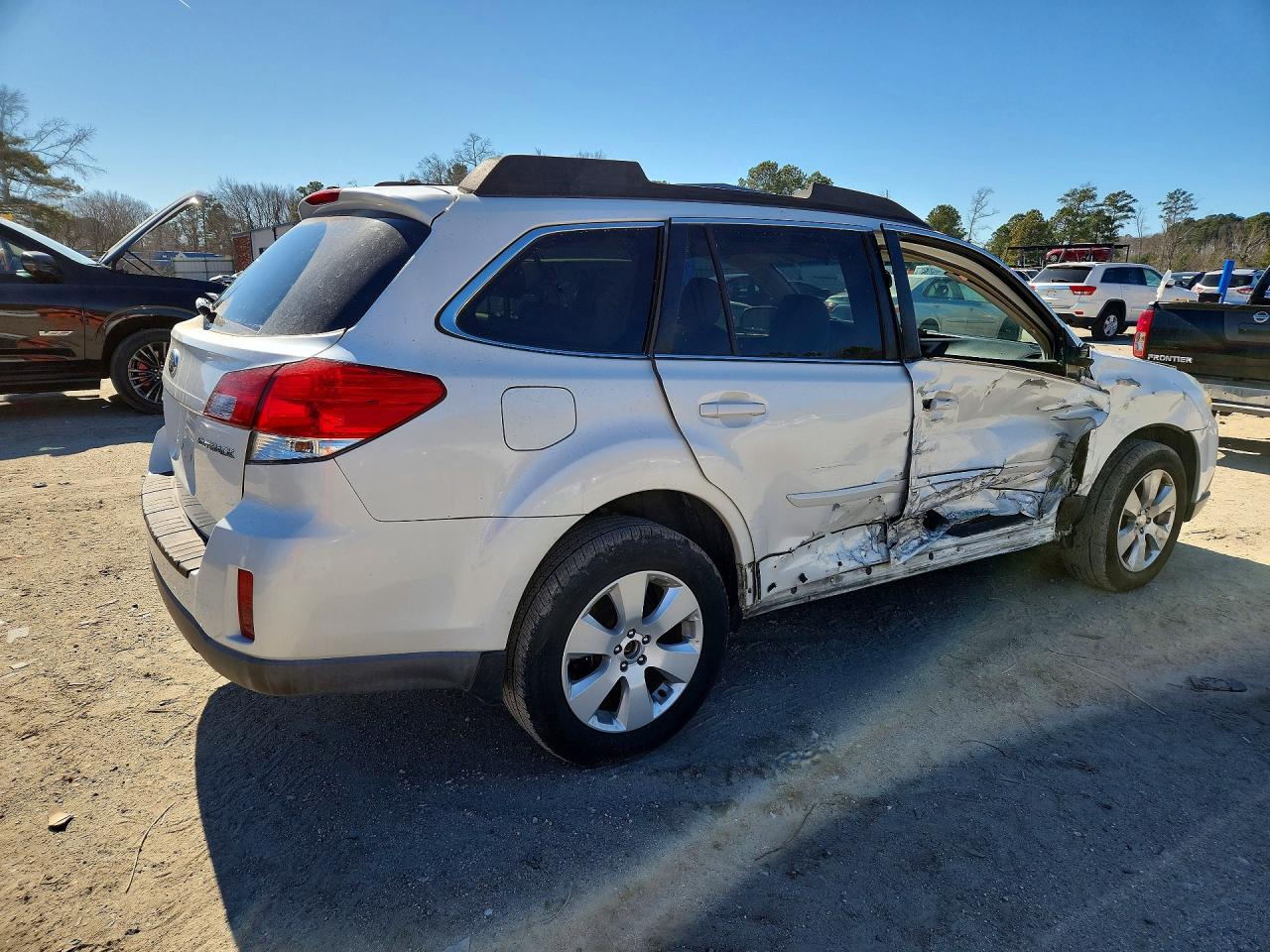 2012 Subaru Outback 2.5i Premium White vin: 4S4BRCCC0C3250245
