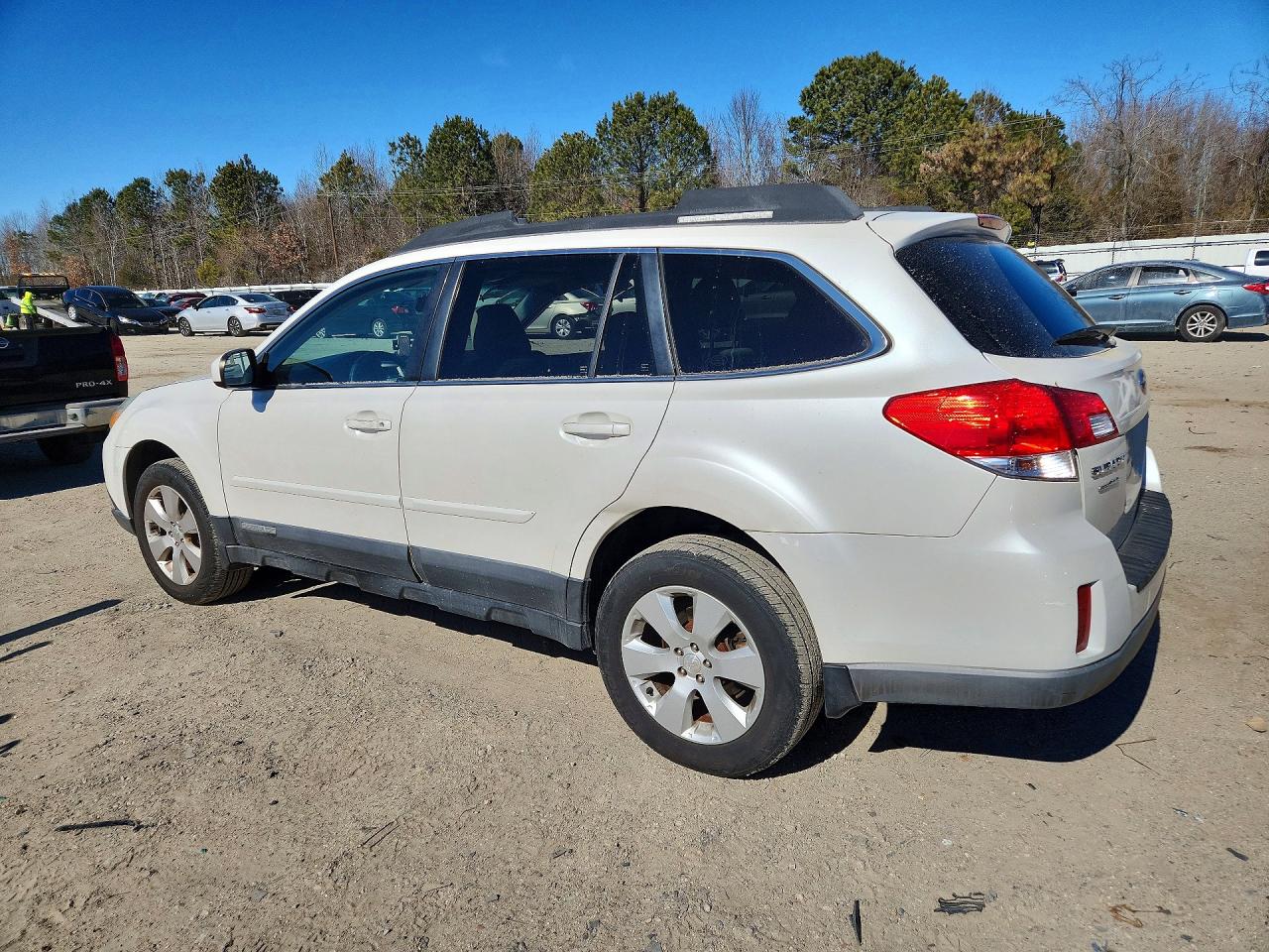 2012 Subaru Outback 2.5i Premium White vin: 4S4BRCCC0C3250245