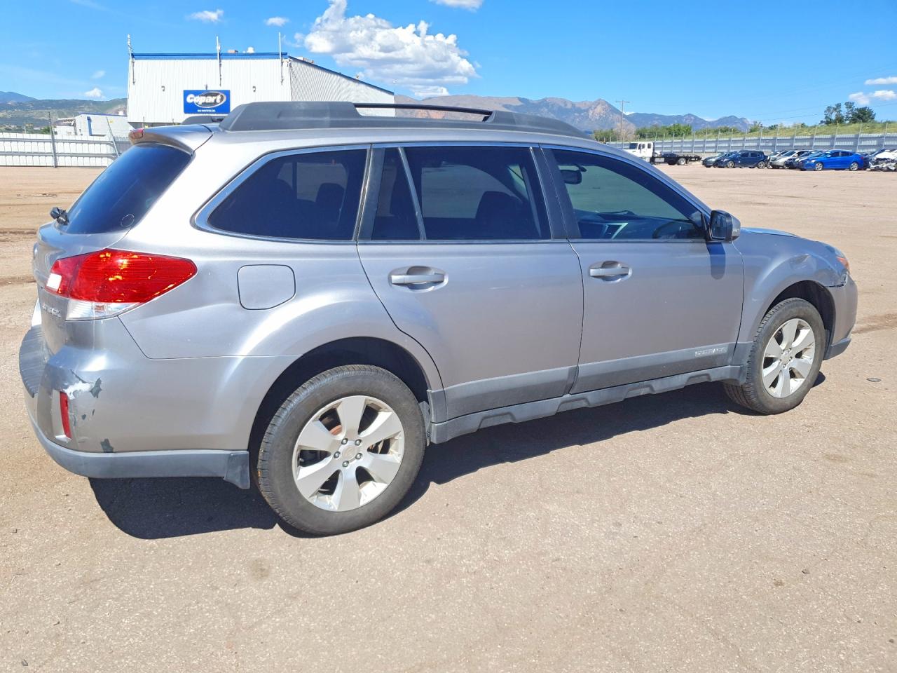 2010 Subaru Outback 2.5i Premium Silver vin: 4S4BRCCC1A3317304
