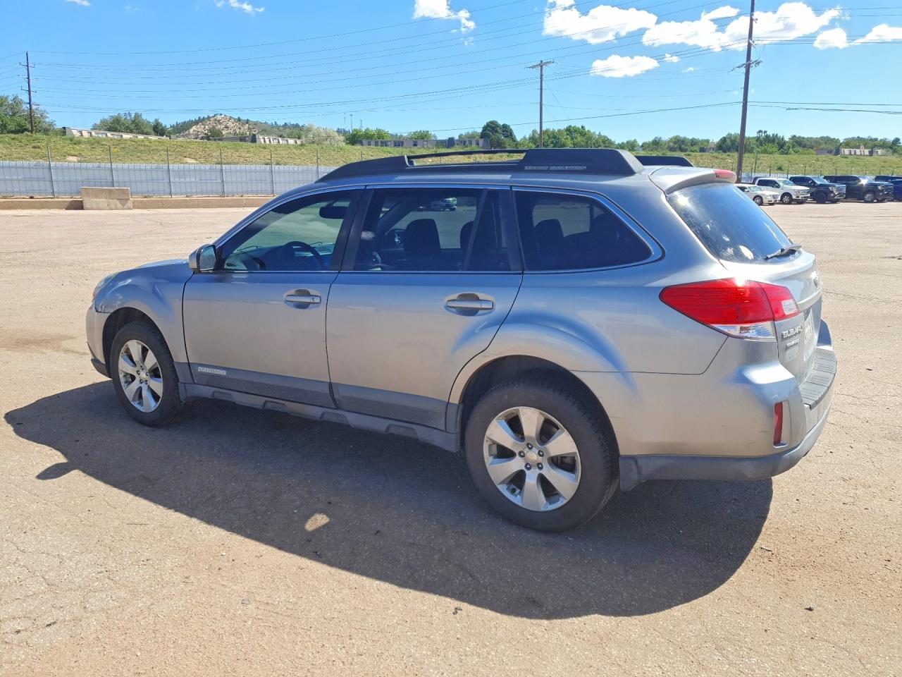 2010 Subaru Outback 2.5i Premium Silver vin: 4S4BRCCC1A3317304