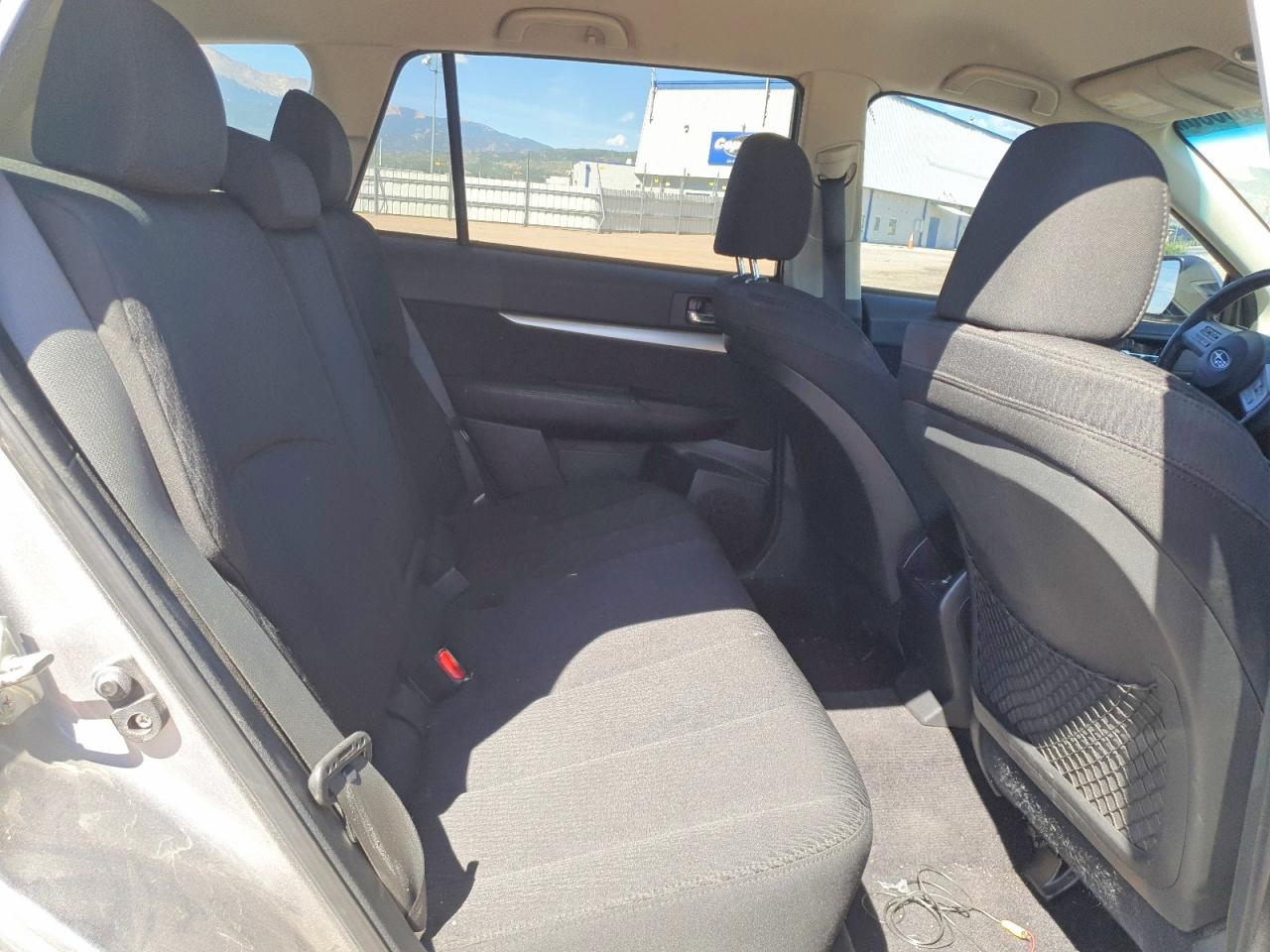 2010 Subaru Outback 2.5i Premium Silver vin: 4S4BRCCC1A3317304
