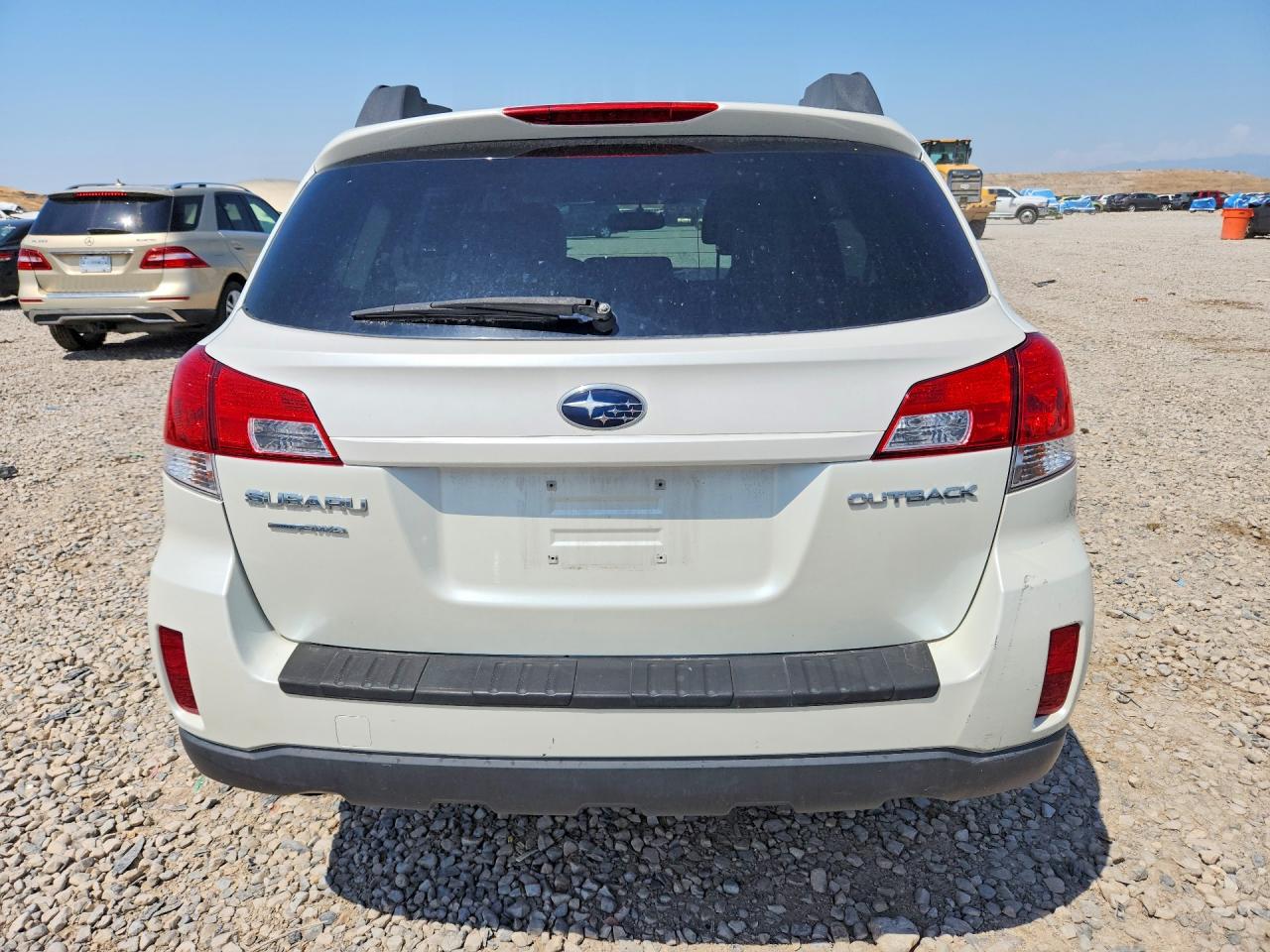 2011 Subaru Outback 2.5i Premium White vin: 4S4BRCCC1B3370604