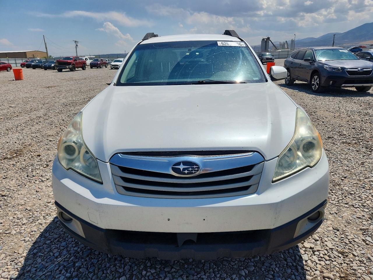 2011 Subaru Outback 2.5i Premium White vin: 4S4BRCCC1B3370604