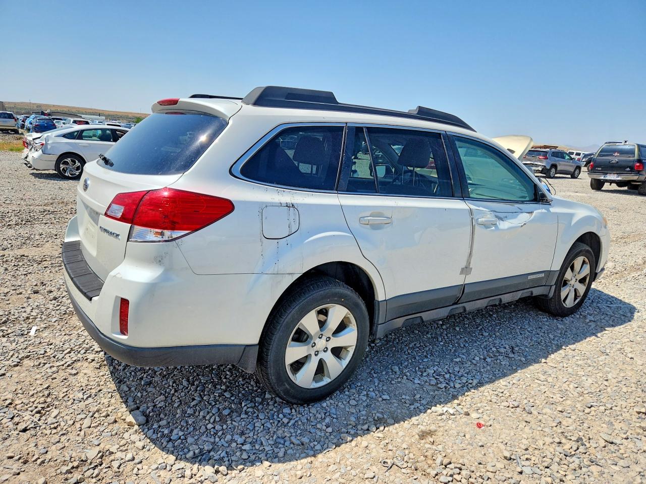 2011 Subaru Outback 2.5i Premium White vin: 4S4BRCCC1B3370604