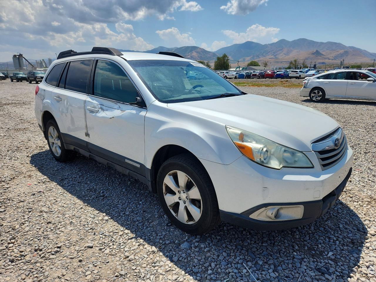 2011 Subaru Outback 2.5i Premium White vin: 4S4BRCCC1B3370604