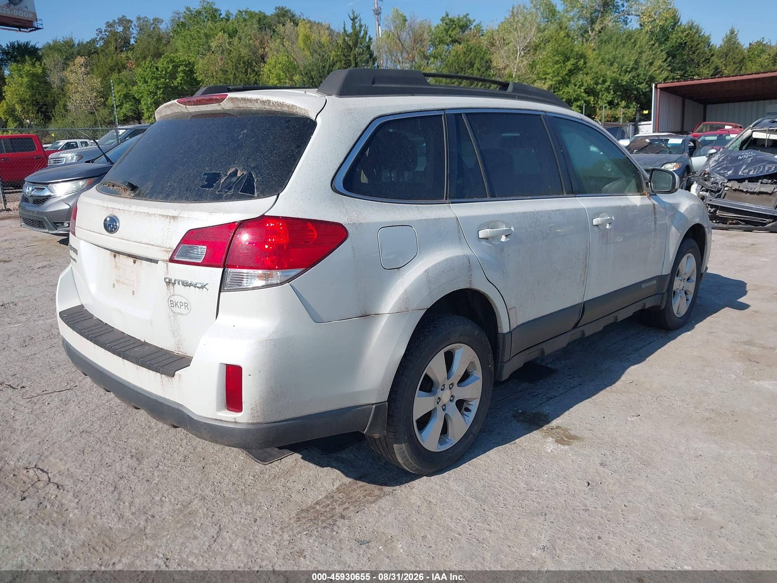 2011 Subaru Outback 2.5i Premium White vin: 4S4BRCCC1B3443454