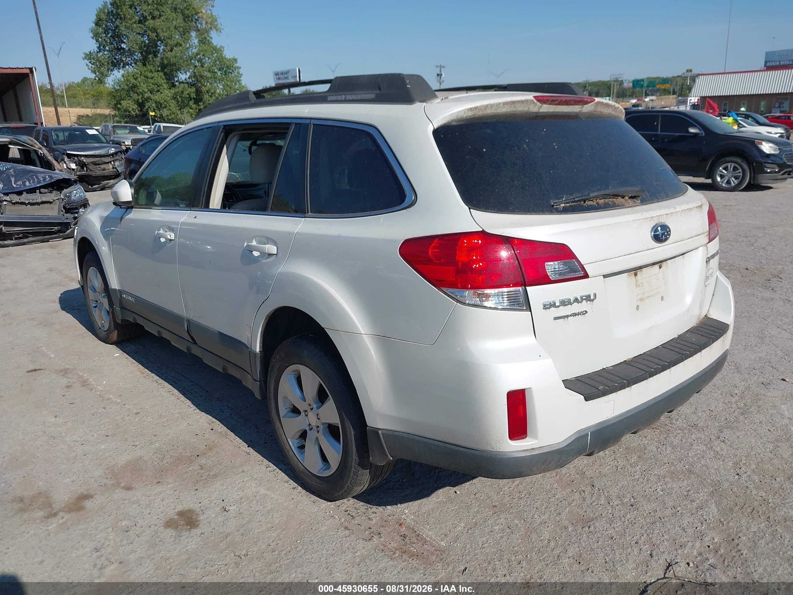 2011 Subaru Outback 2.5i Premium White vin: 4S4BRCCC1B3443454