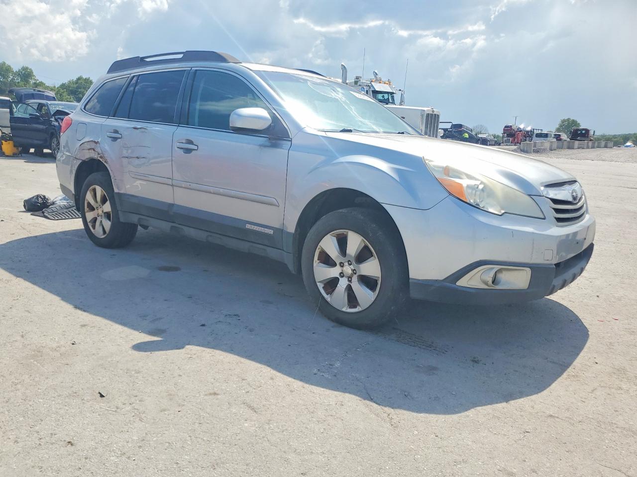 2012 Subaru Outback 2.5i Premium Silver vin: 4S4BRCCC1C3210451