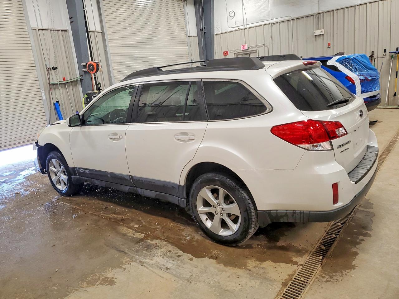 2013 Subaru Outback 2.5i Premium White vin: 4S4BRCCC1D3274488
