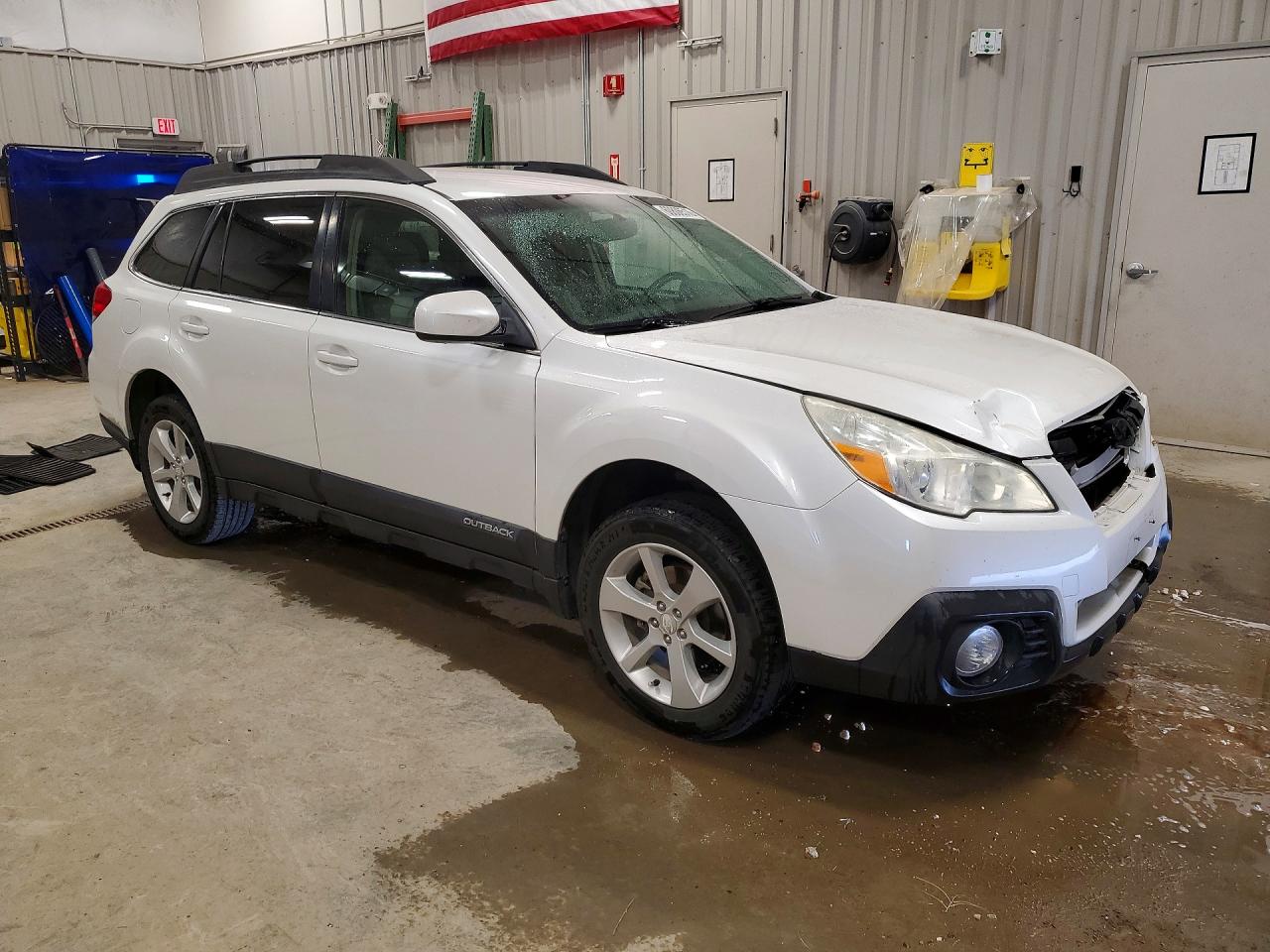 2013 Subaru Outback 2.5i Premium White vin: 4S4BRCCC1D3274488
