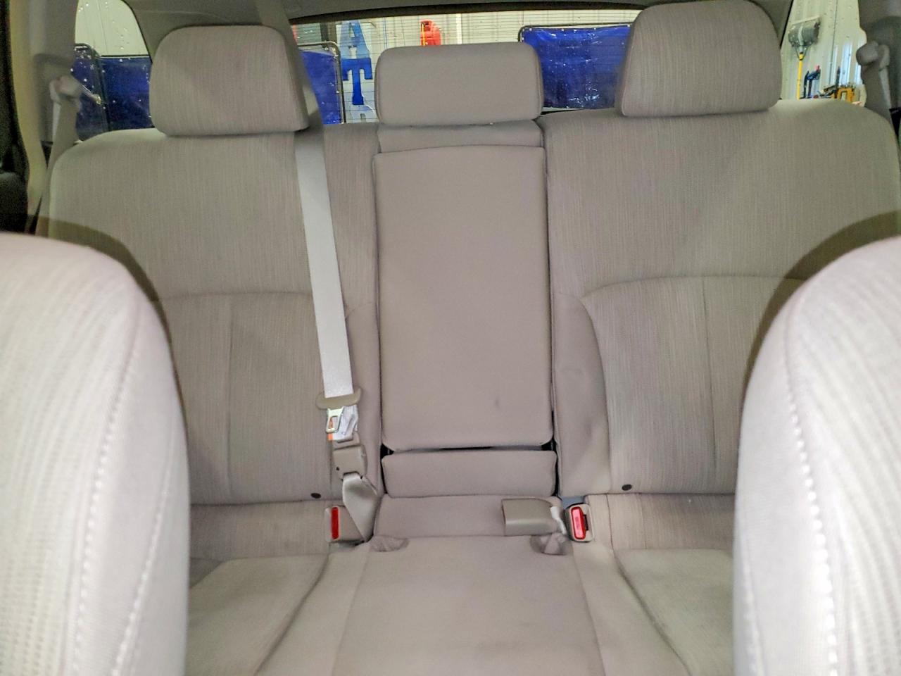 2013 Subaru Outback 2.5i Premium White vin: 4S4BRCCC1D3274488