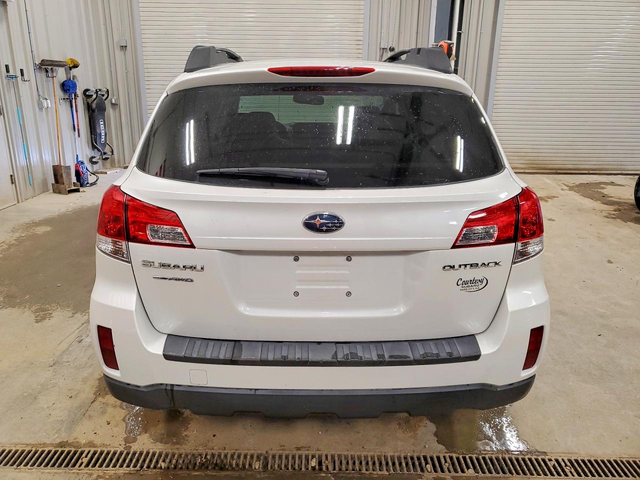 2013 Subaru Outback 2.5i Premium White vin: 4S4BRCCC1D3274488
