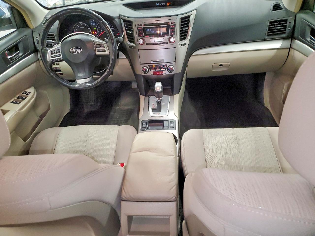 2013 Subaru Outback 2.5i Premium White vin: 4S4BRCCC1D3274488