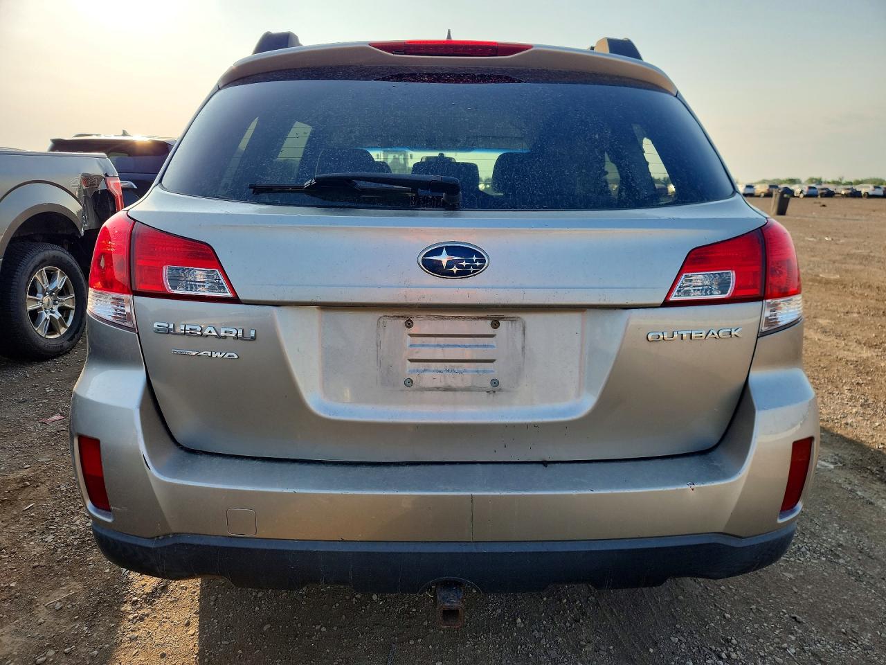 2014 Subaru Outback 2.5i Premium Gray vin: 4S4BRCCC1E3217872