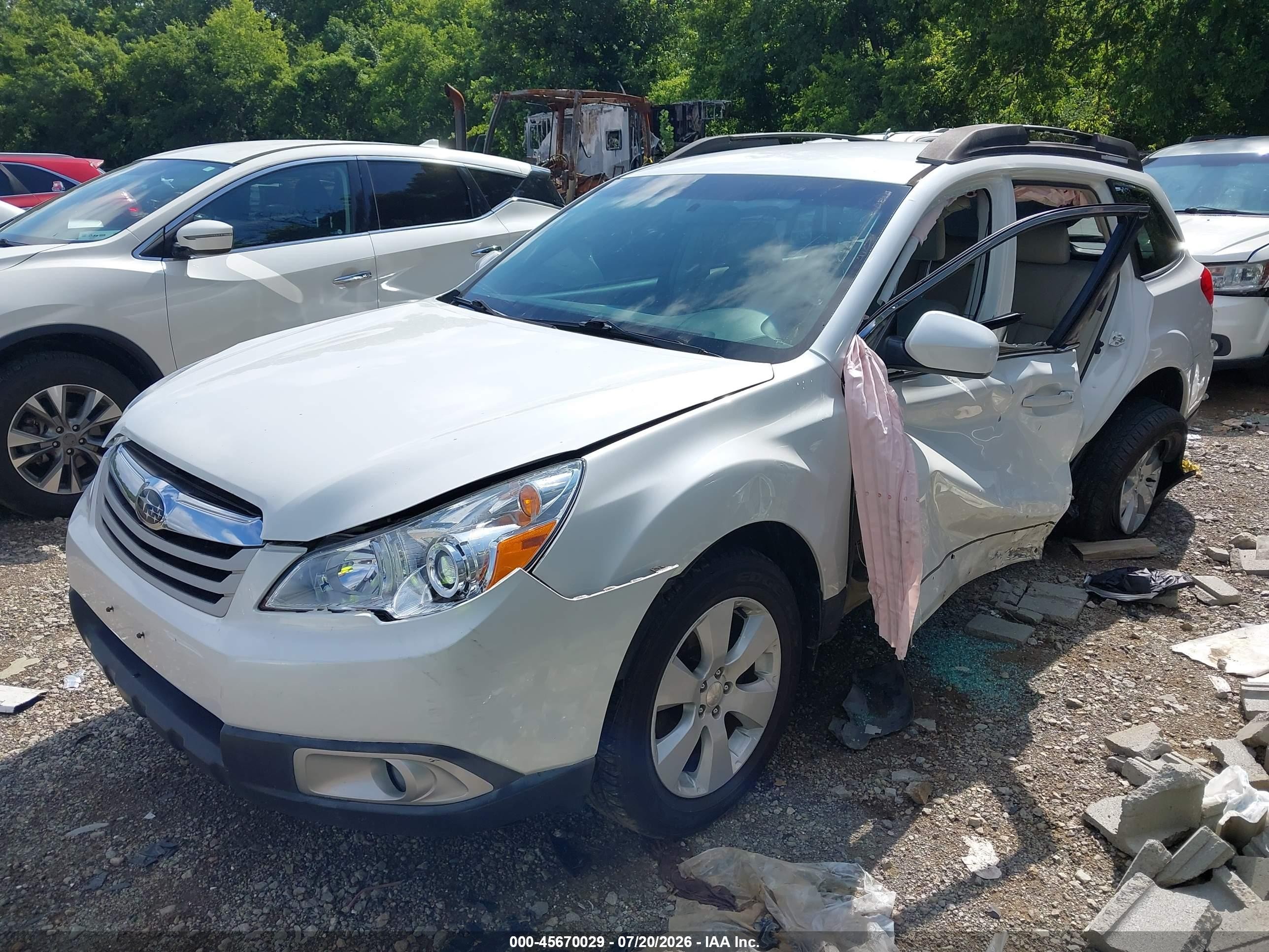 2010 Subaru Outback 2.5i Premium White vin: 4S4BRCCC2A3350456