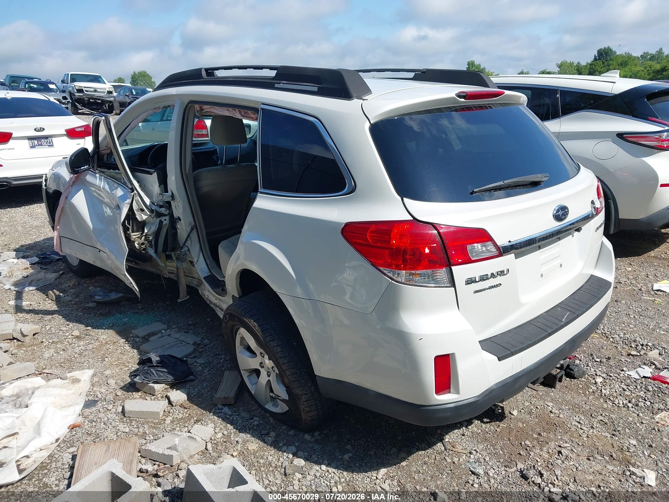 2010 Subaru Outback 2.5i Premium White vin: 4S4BRCCC2A3350456