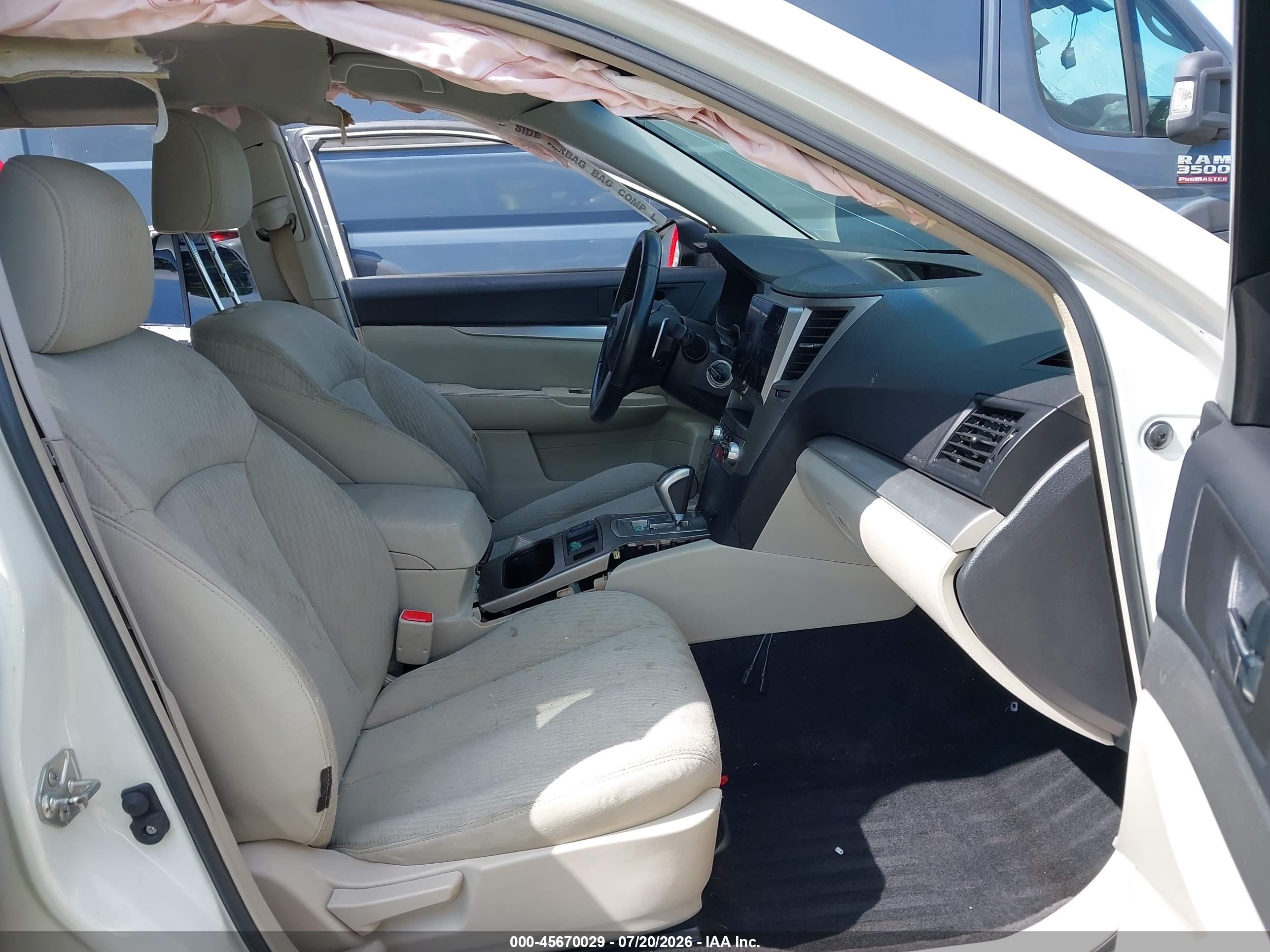 2010 Subaru Outback 2.5i Premium White vin: 4S4BRCCC2A3350456