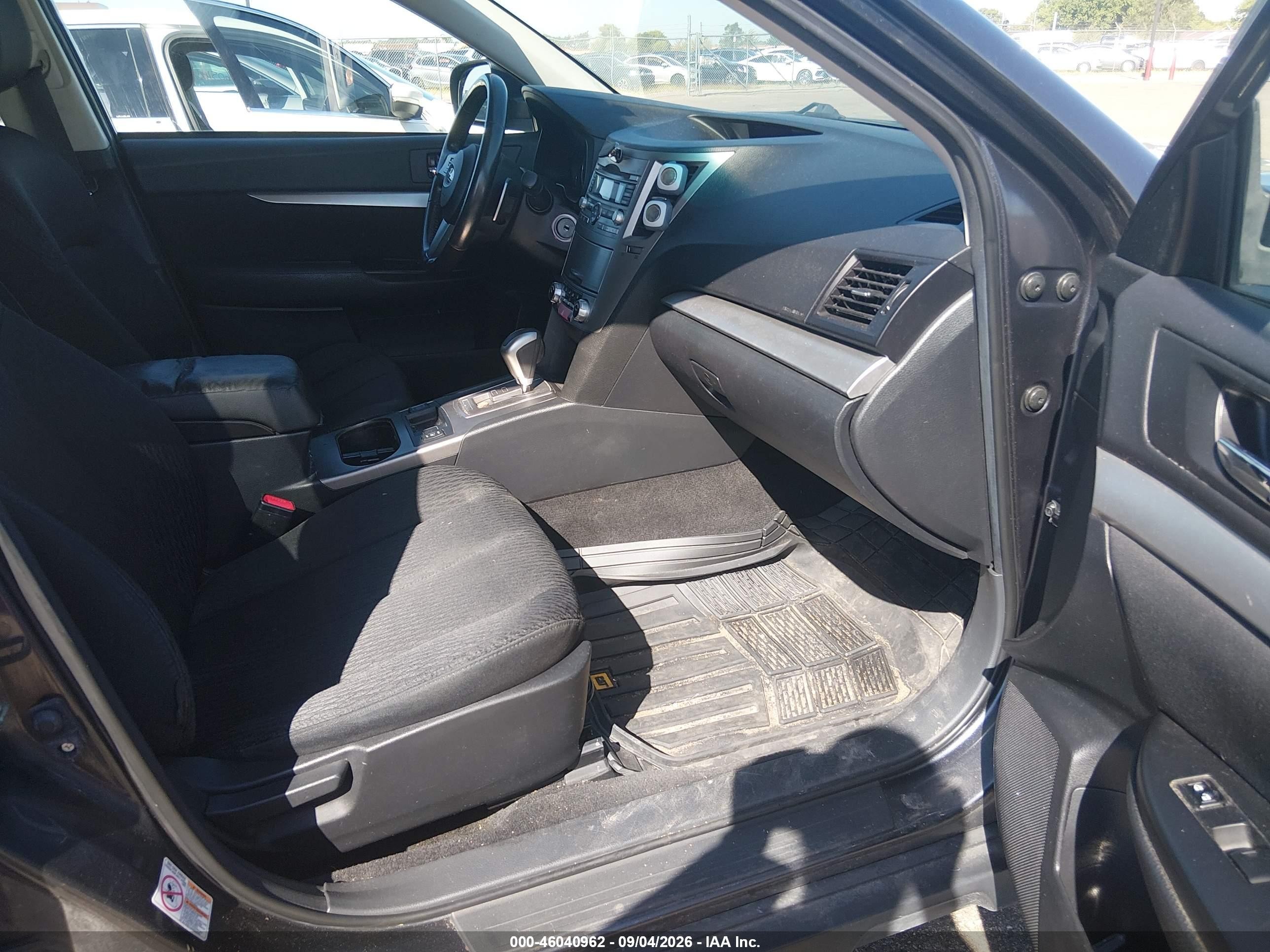 2011 Subaru Outback 2.5i Premium Серый vin: 4S4BRCCC2B3399853