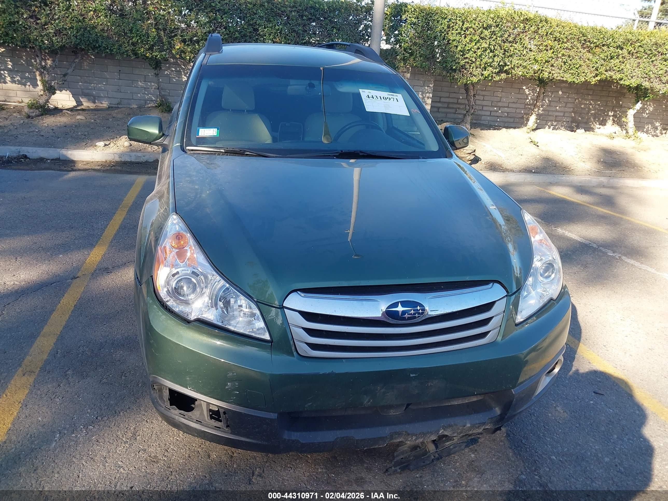 2011 Subaru Outback 2.5i Premium Green vin: 4S4BRCCC2B3429112