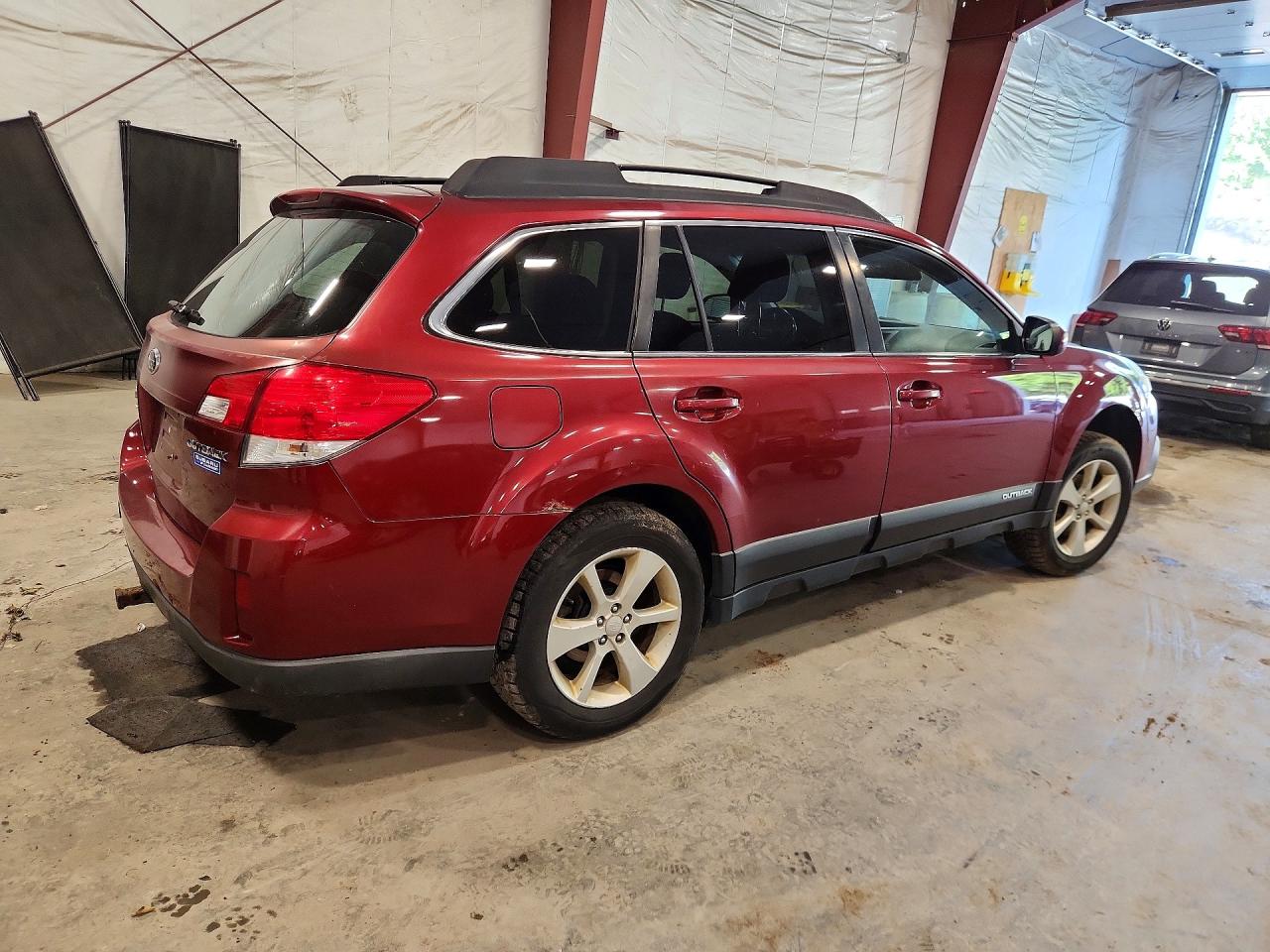2013 Subaru Outback 2.5i Premium Red vin: 4S4BRCCC2D3227888