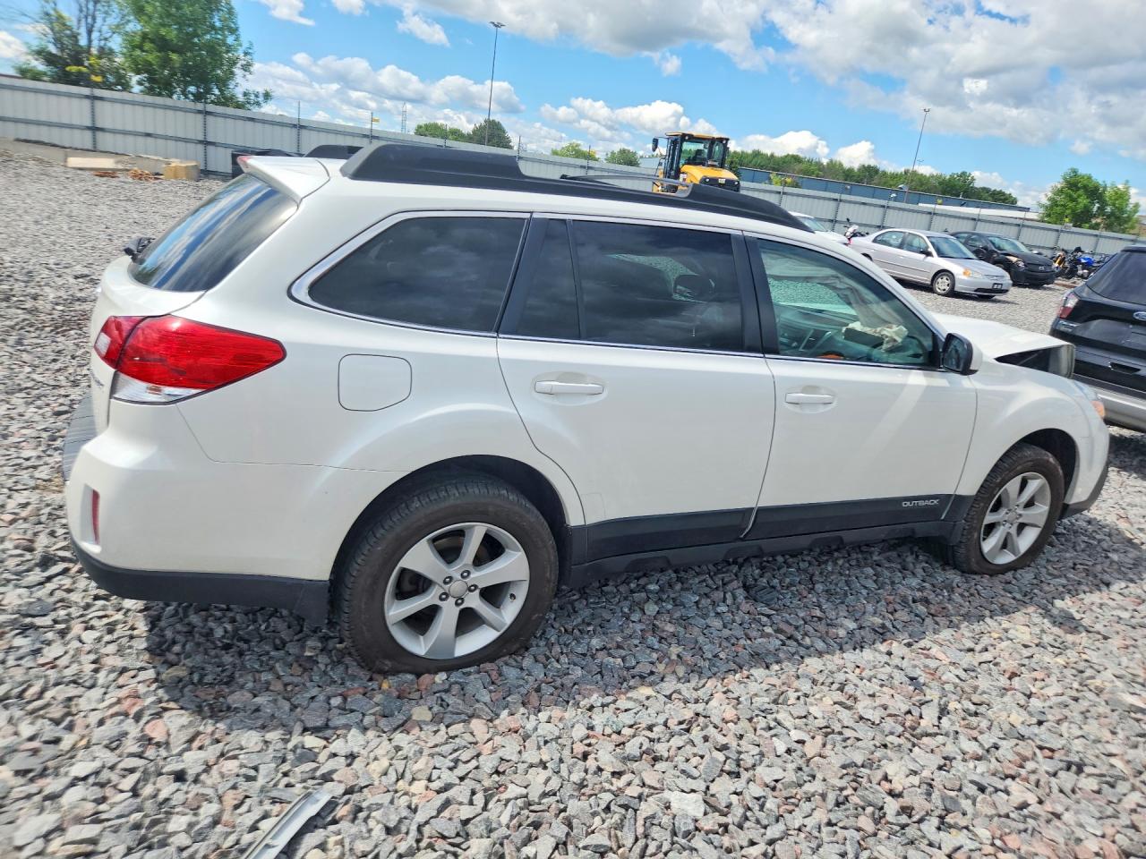 2013 Subaru Outback 2.5i Premium Белый vin: 4S4BRCCC2D3270241
