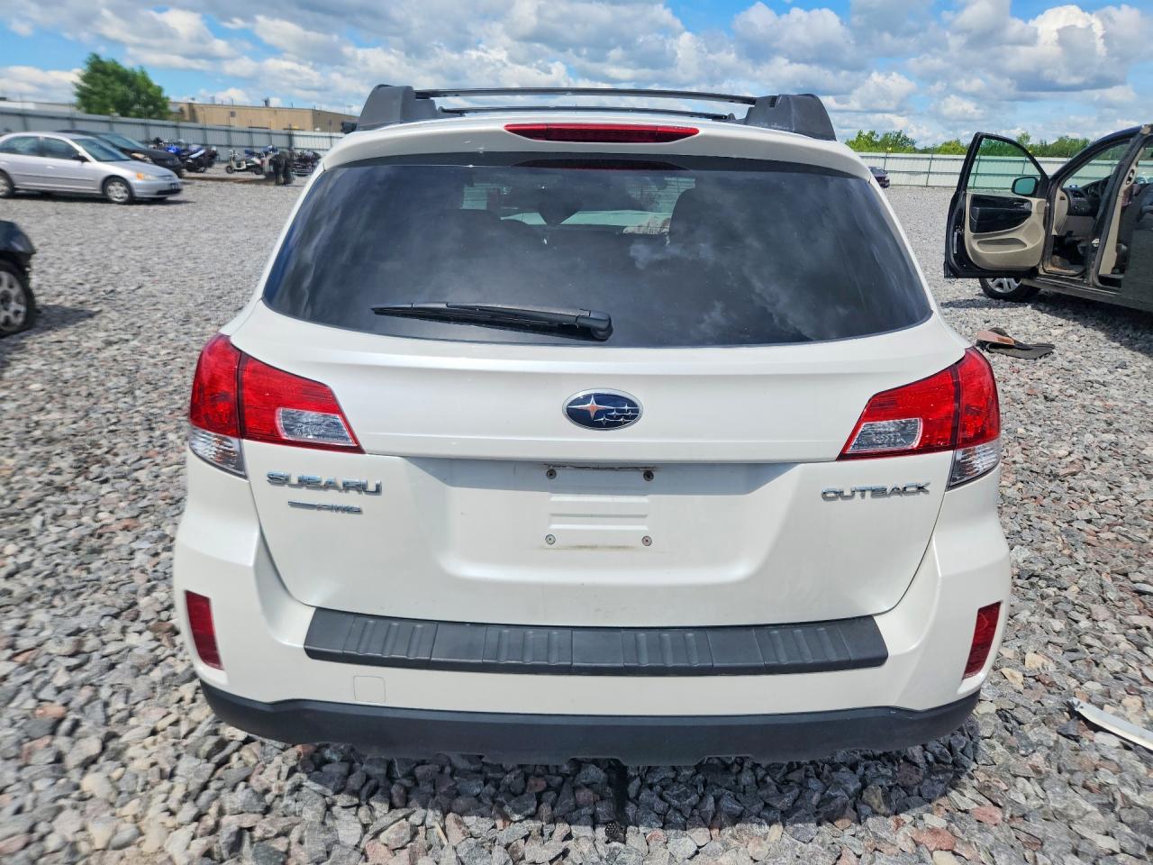 2013 Subaru Outback 2.5i Premium Белый vin: 4S4BRCCC2D3270241